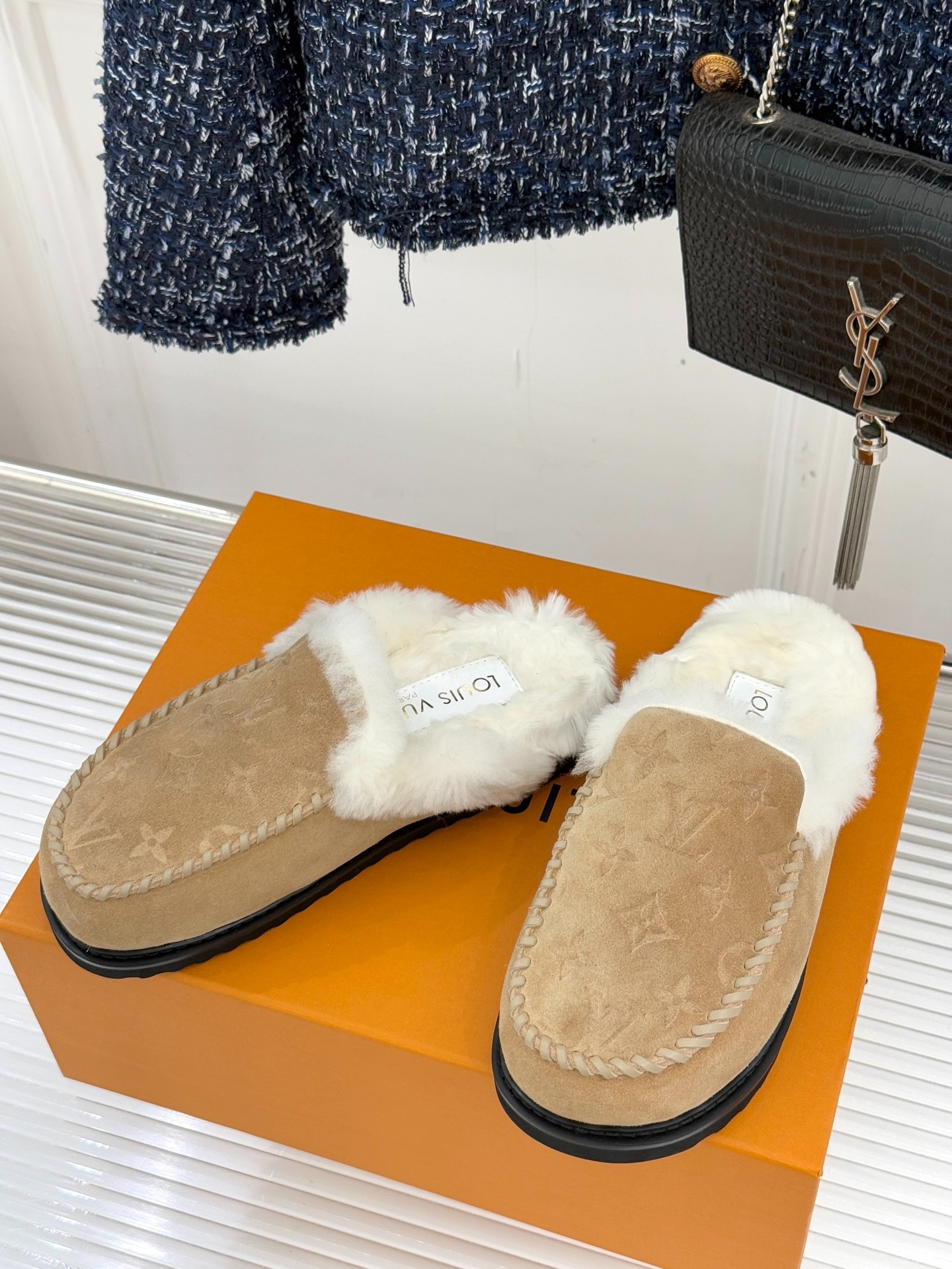 루이비통 25WF 신상 털 슬리퍼