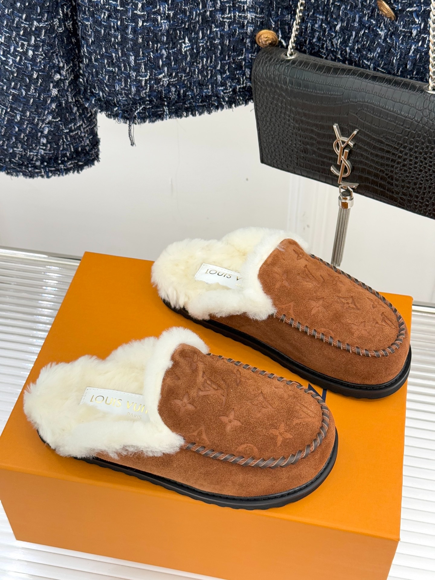 루이비통 25WF 신상 털 슬리퍼