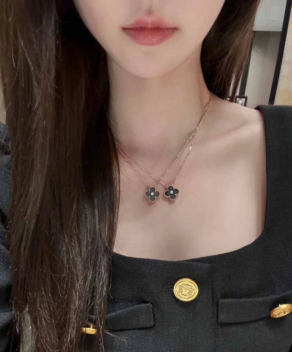 반클리프 & Arpel* 홀리데이 에디션 옵시디언 알함브라 목걸이 네크리스