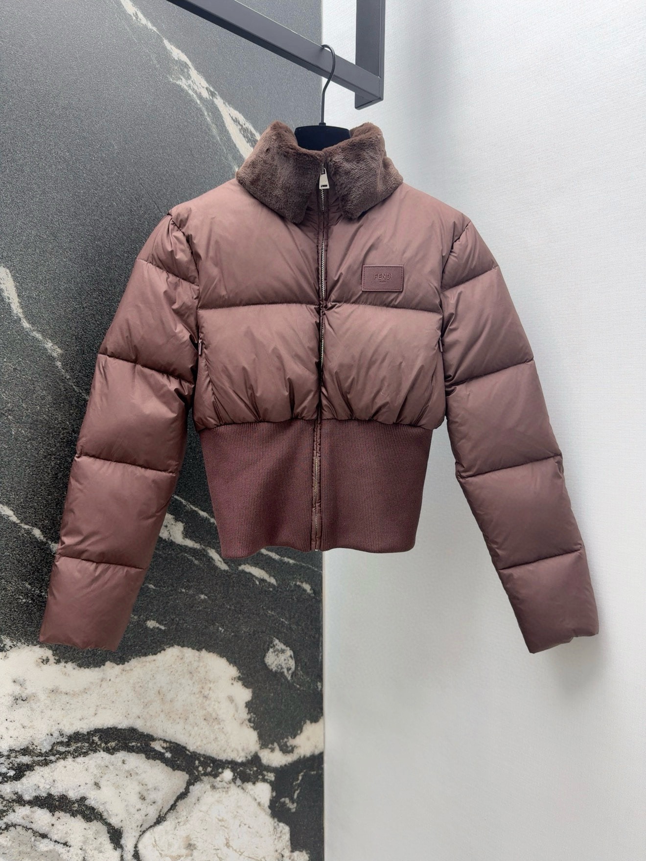 펜디 25 신상 패치 퍼 트리밍 숏패딩