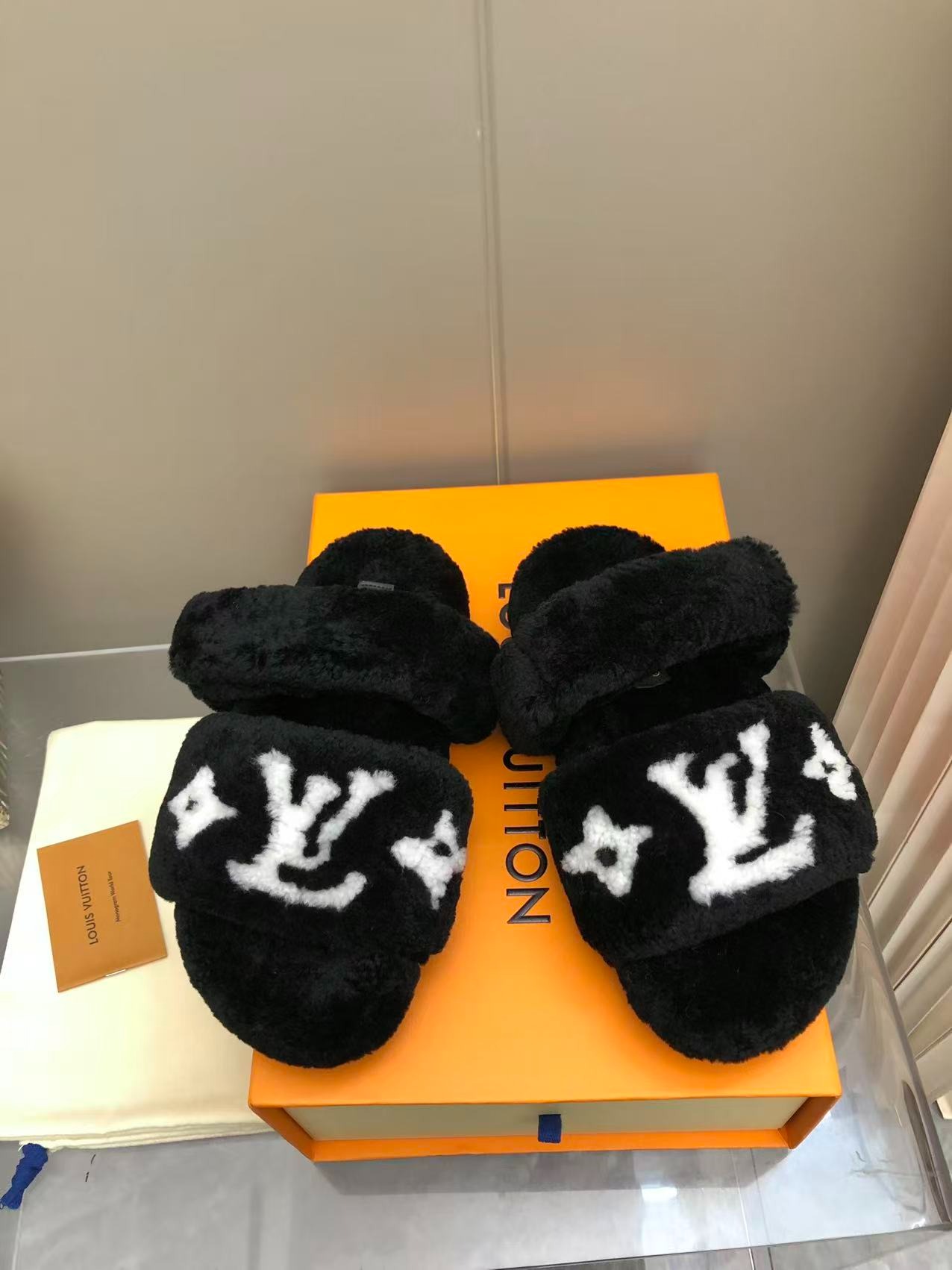 루이비통 신상 파세오 컴포트 뮬