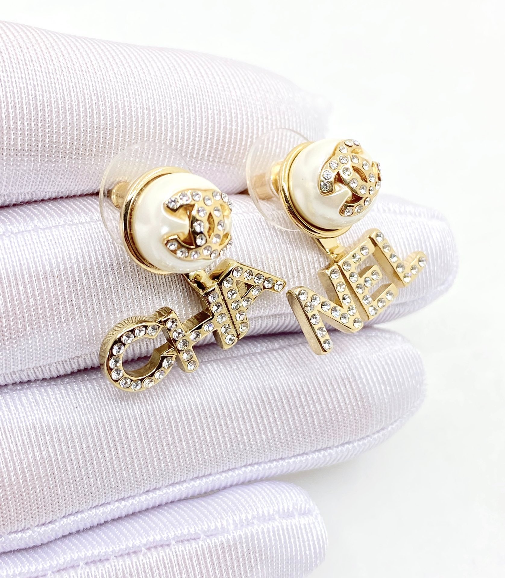 샤넬 신상 레터링 귀걸이