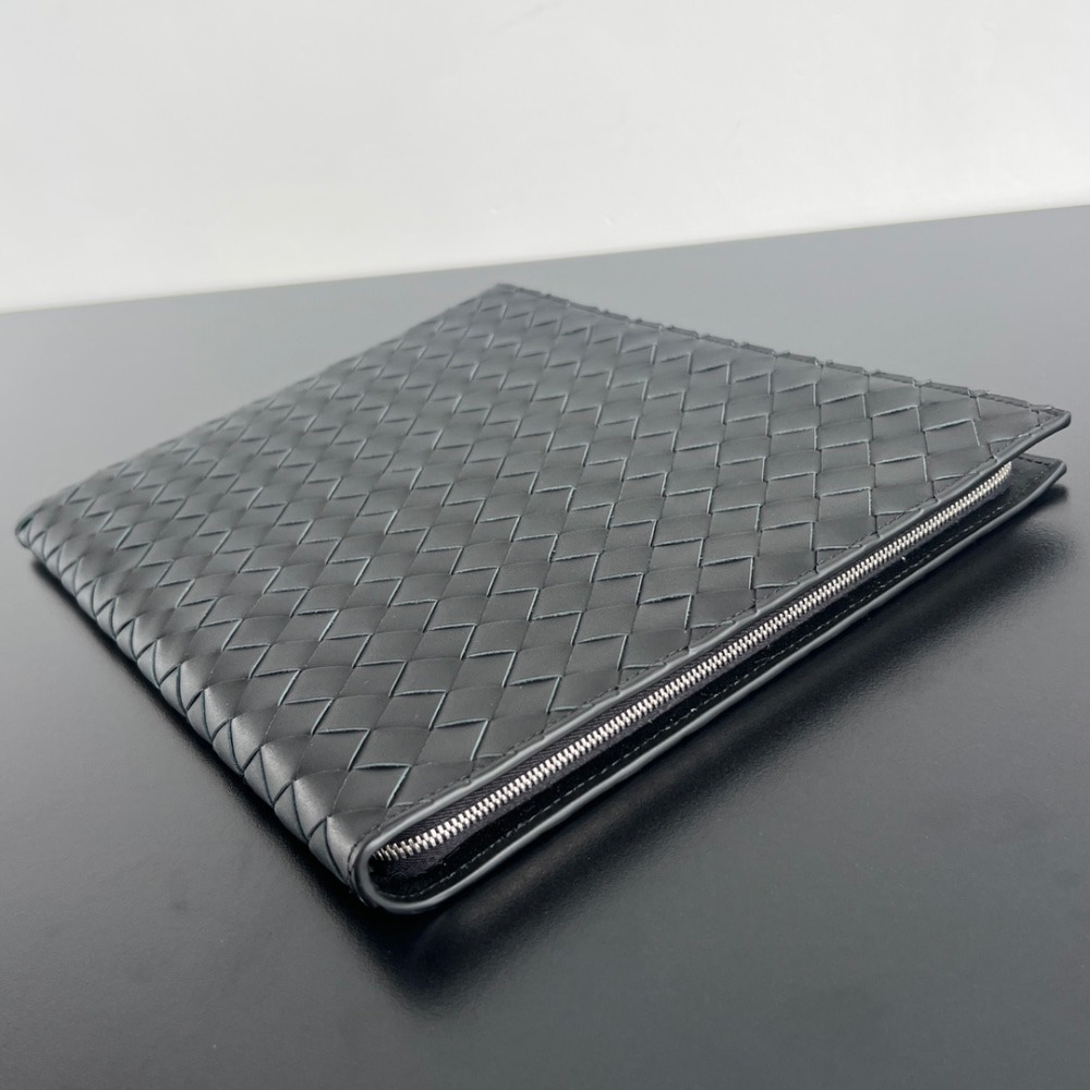 보테가베네타 인트레치아토 레더 하프 지퍼 파우치 607479