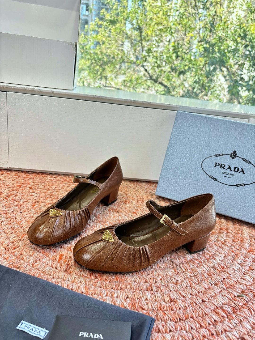 프라다 26WF 신상 통굽 메리제인 단화