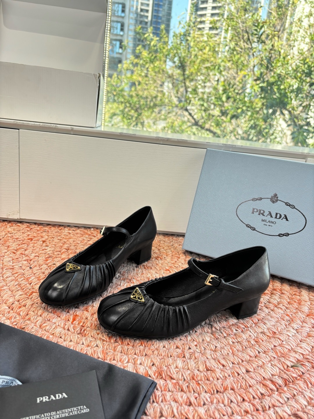 프라다 26WF 신상 통굽 메리제인 단화