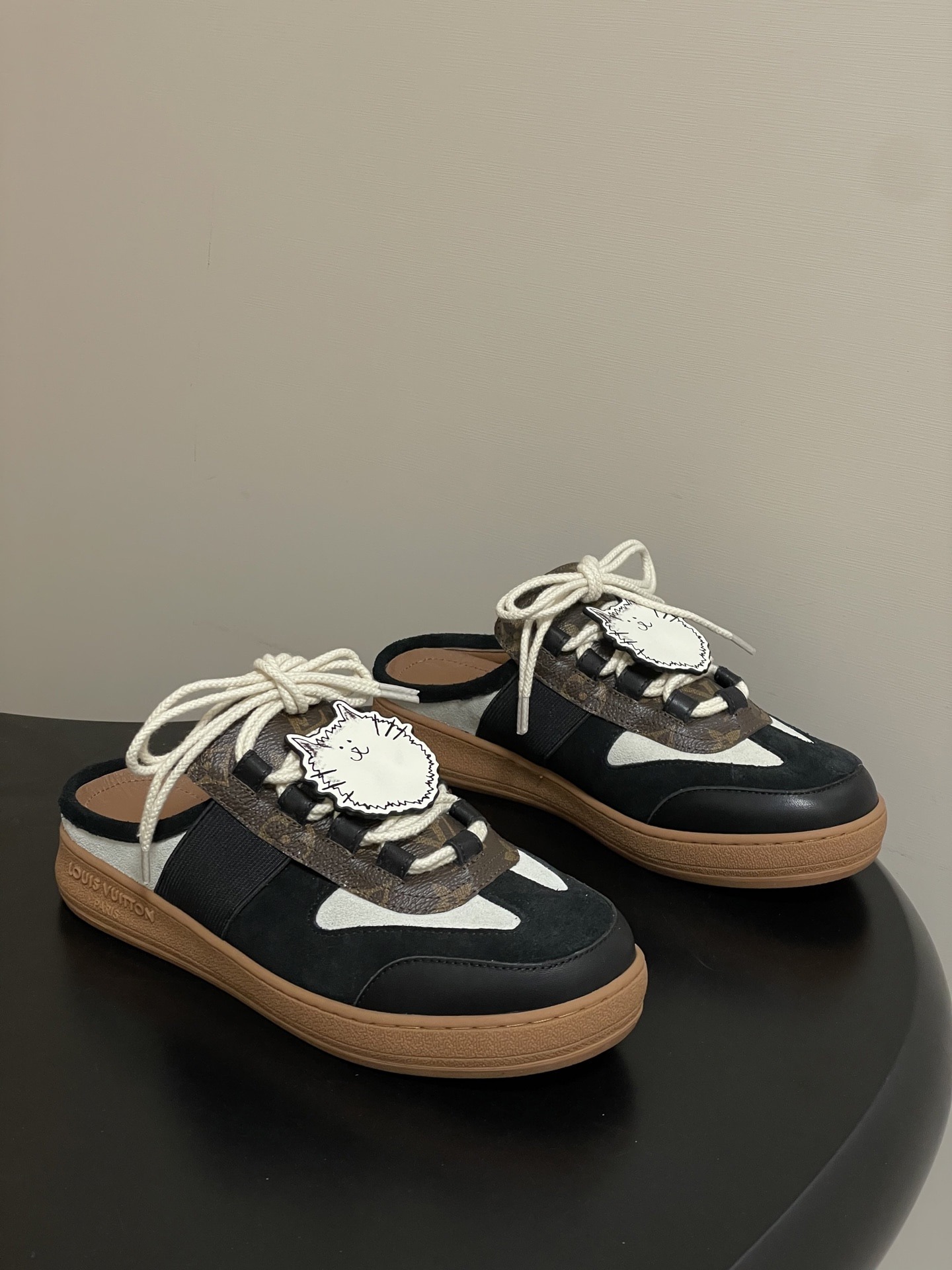 루이비통 봄신상 슬립온 세미슬리퍼