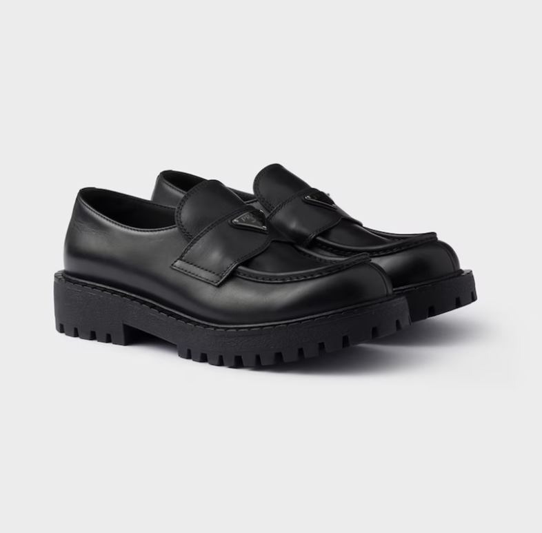 프라다 브러시드 가죽 로퍼 