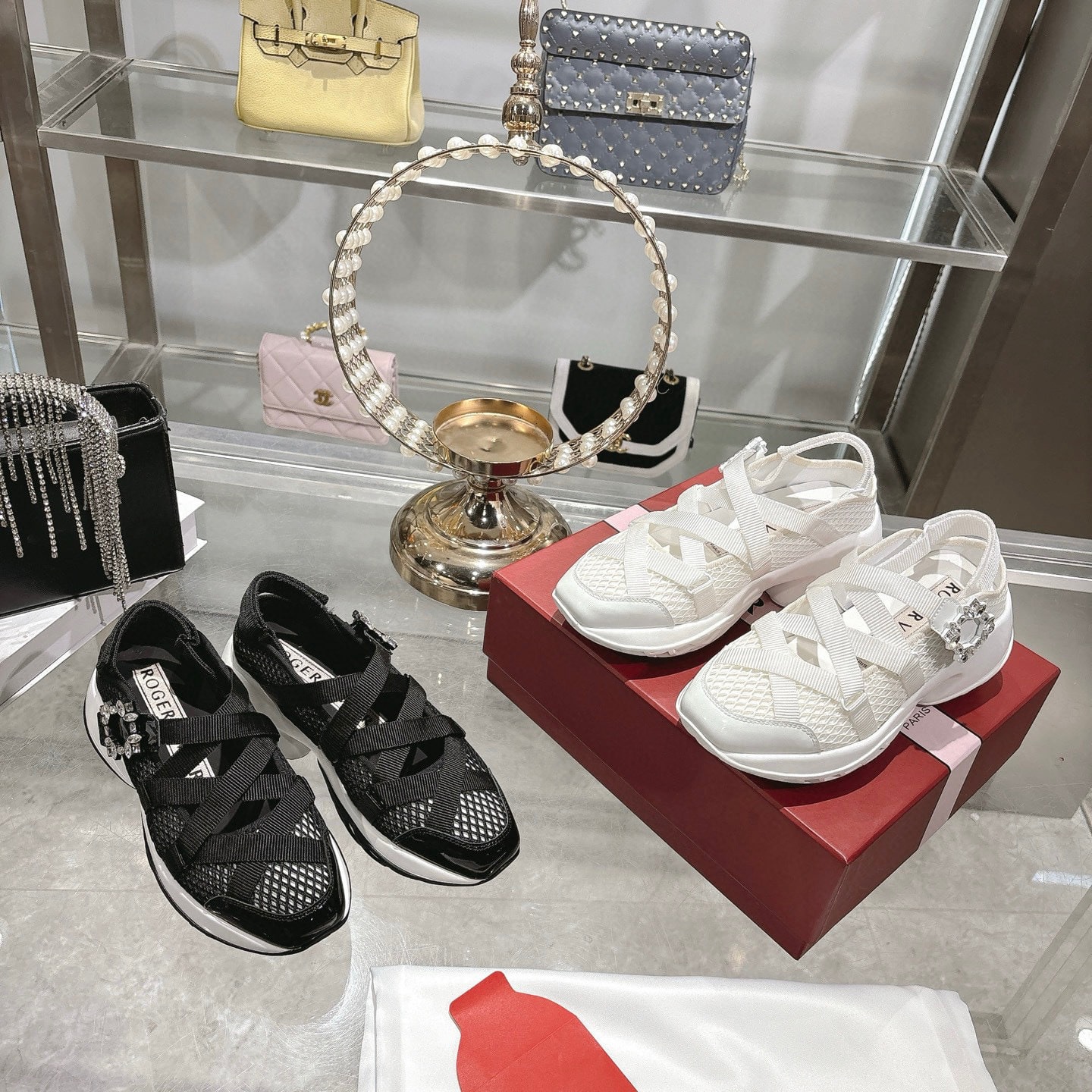 로저비비에 26 비브 런 라이트 패브릭 샌들