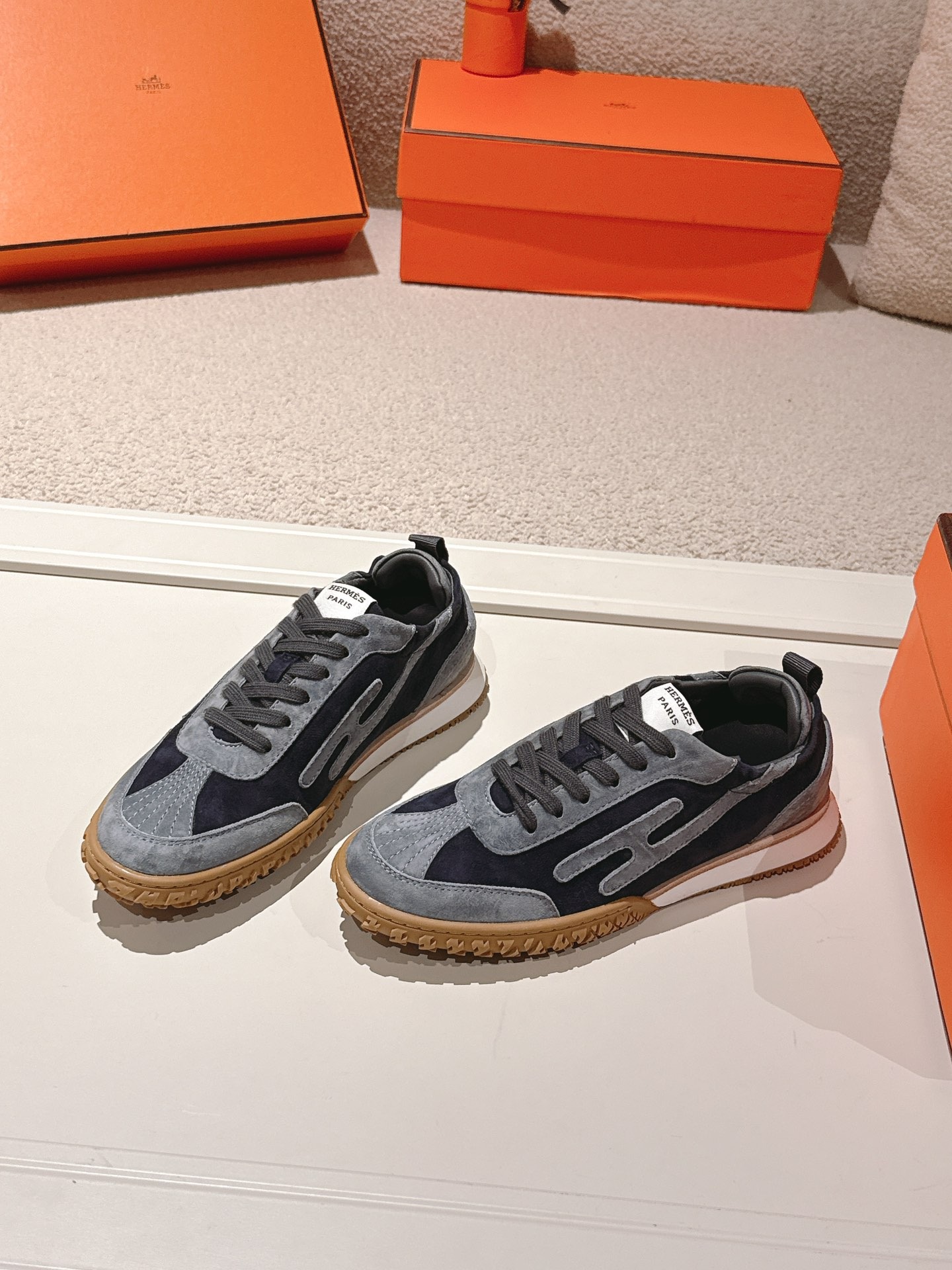 에르메스 스웨이드 스니커즈