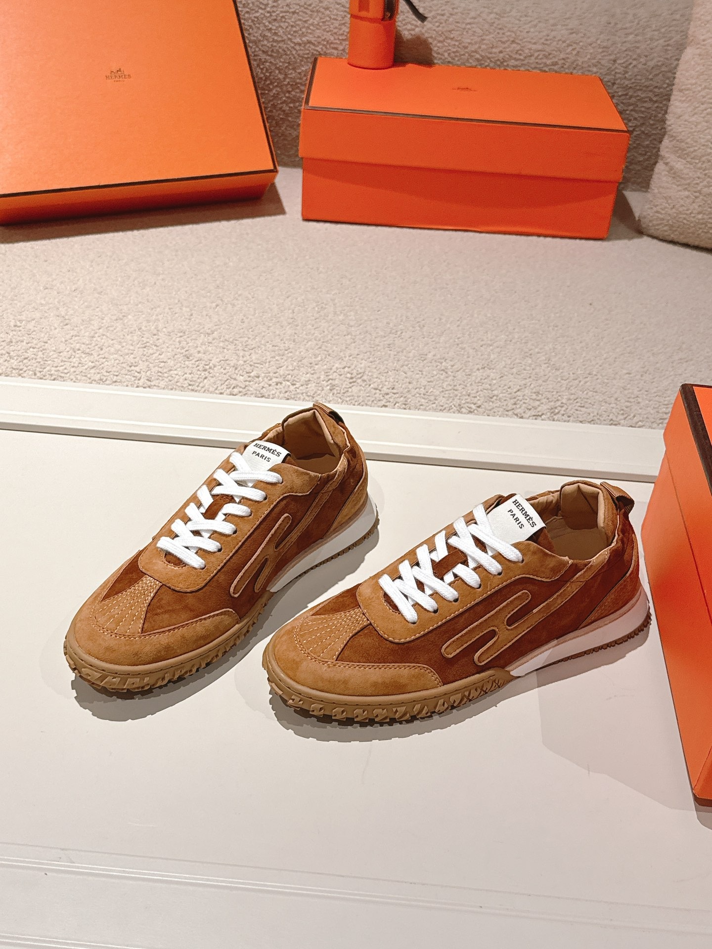 에르메스 스웨이드 스니커즈