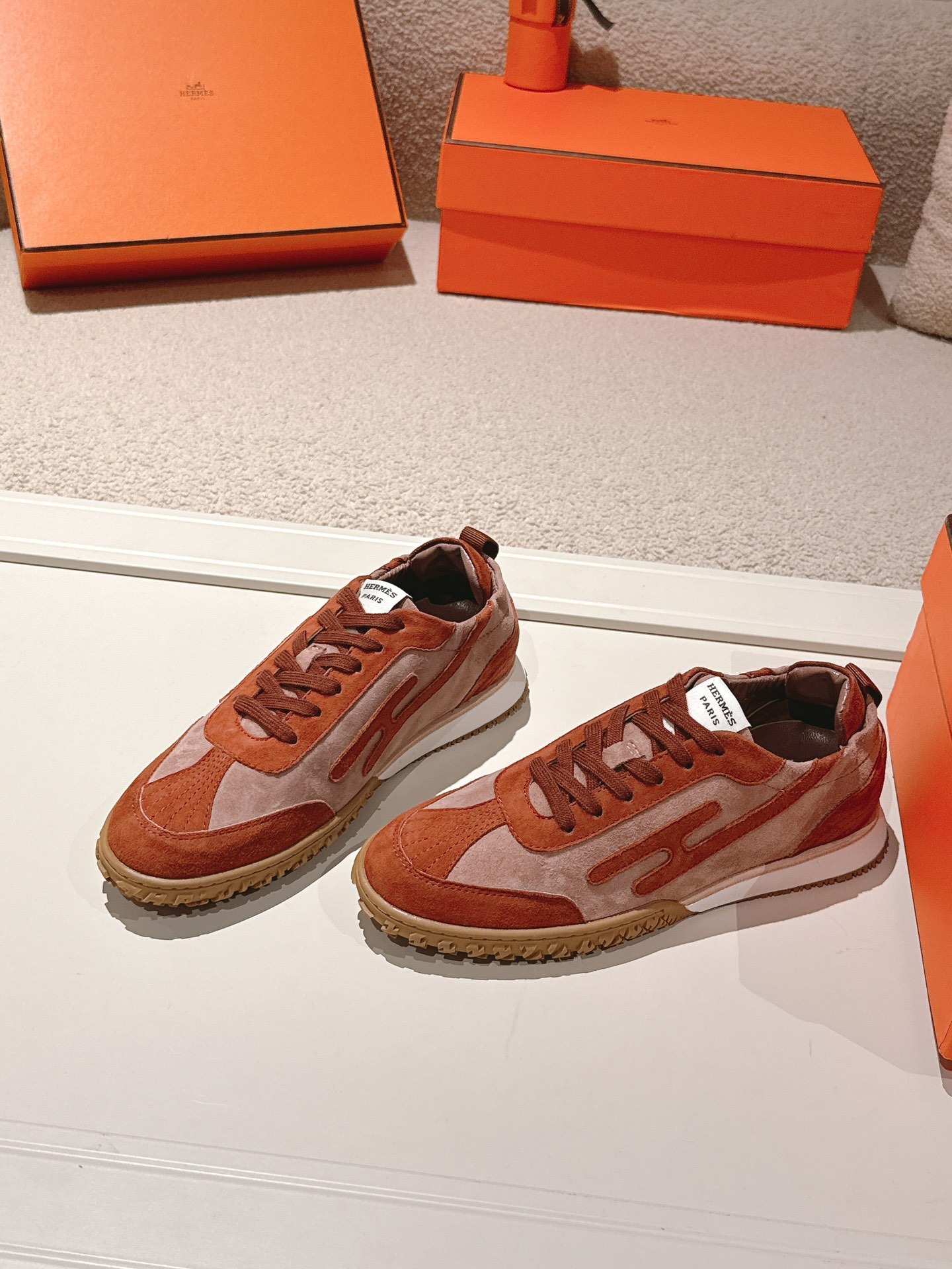 에르메스 스웨이드 스니커즈