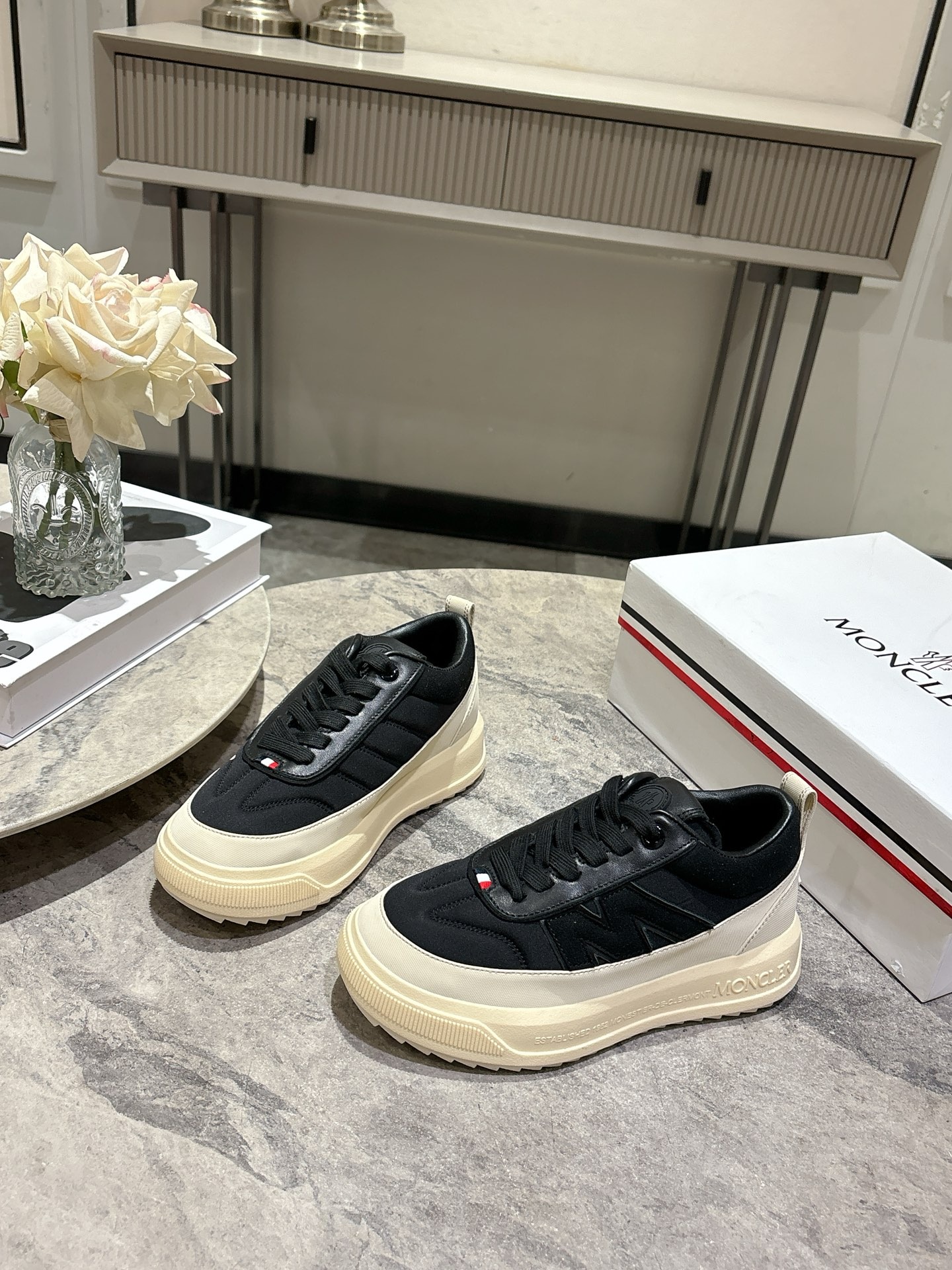 몽클레어 알티브 누벅 스웨이드 스니커즈