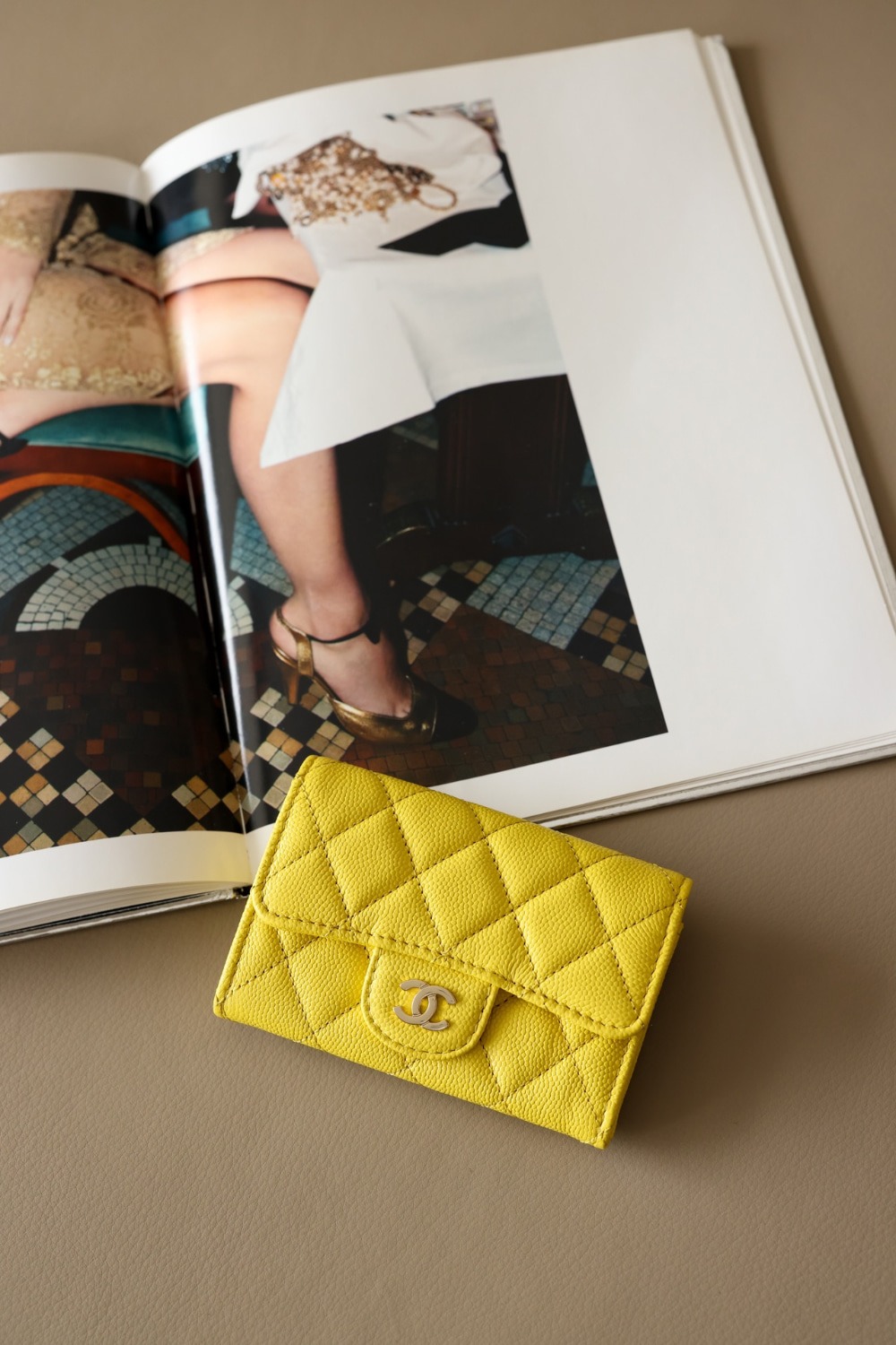 샤넬 클래식 똑딱이 플랩 카드 지갑 캐비어 AP0214