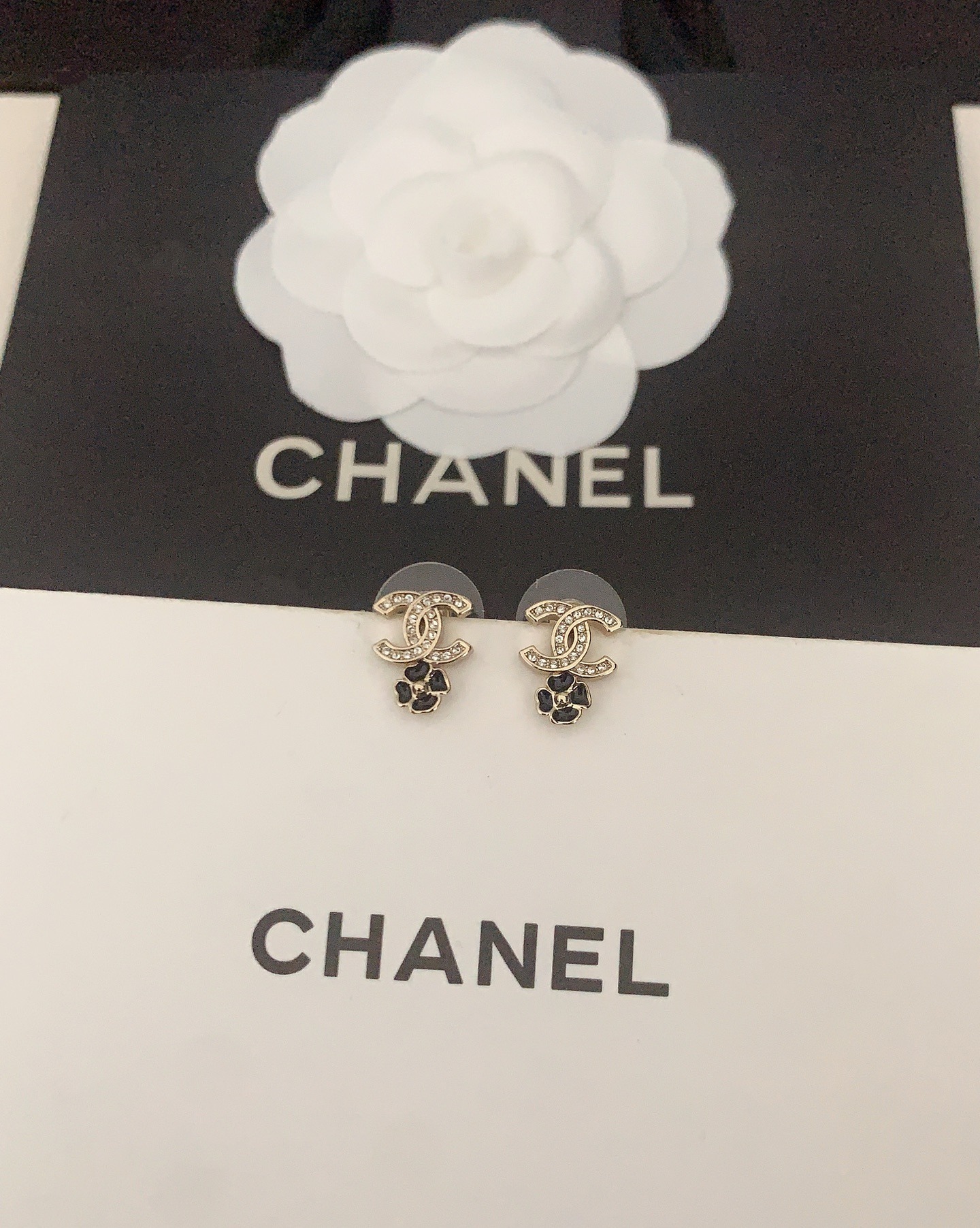 샤넬 블랙 플라워 이어링