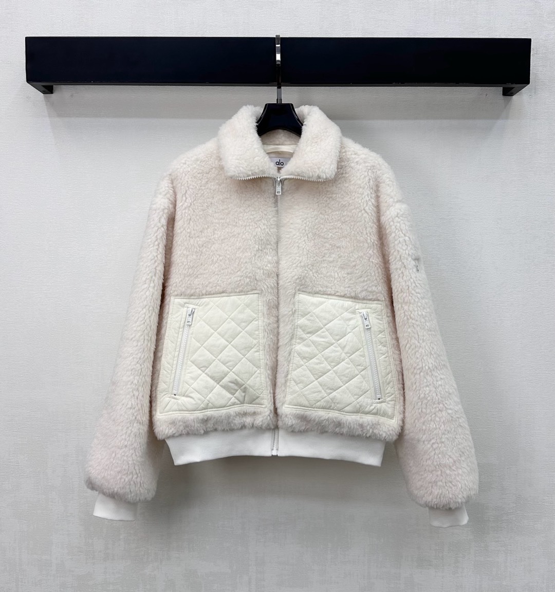 알로 25 신상 램스울 퀼팅코트