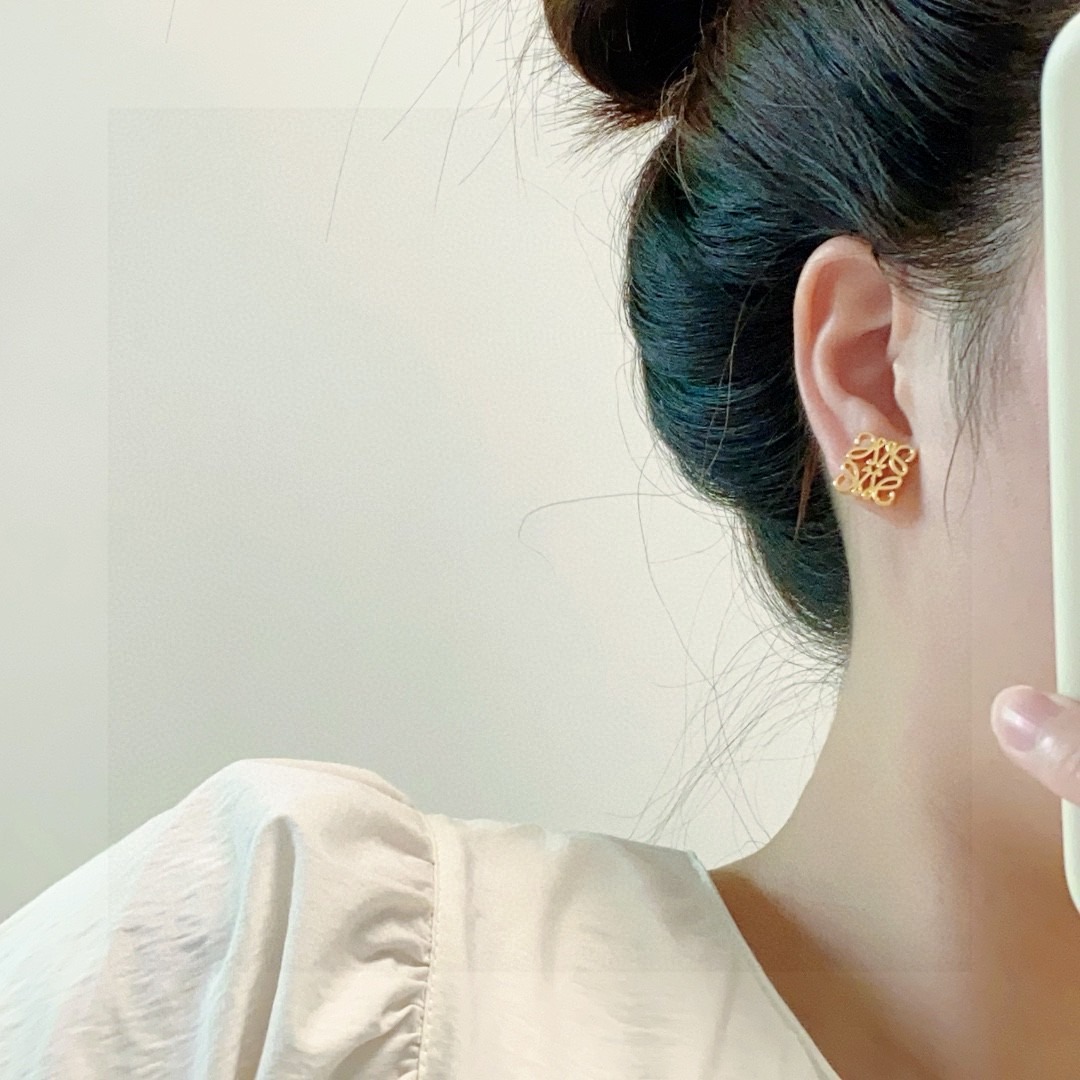 로에베 복고풍 스퀘어 이어링