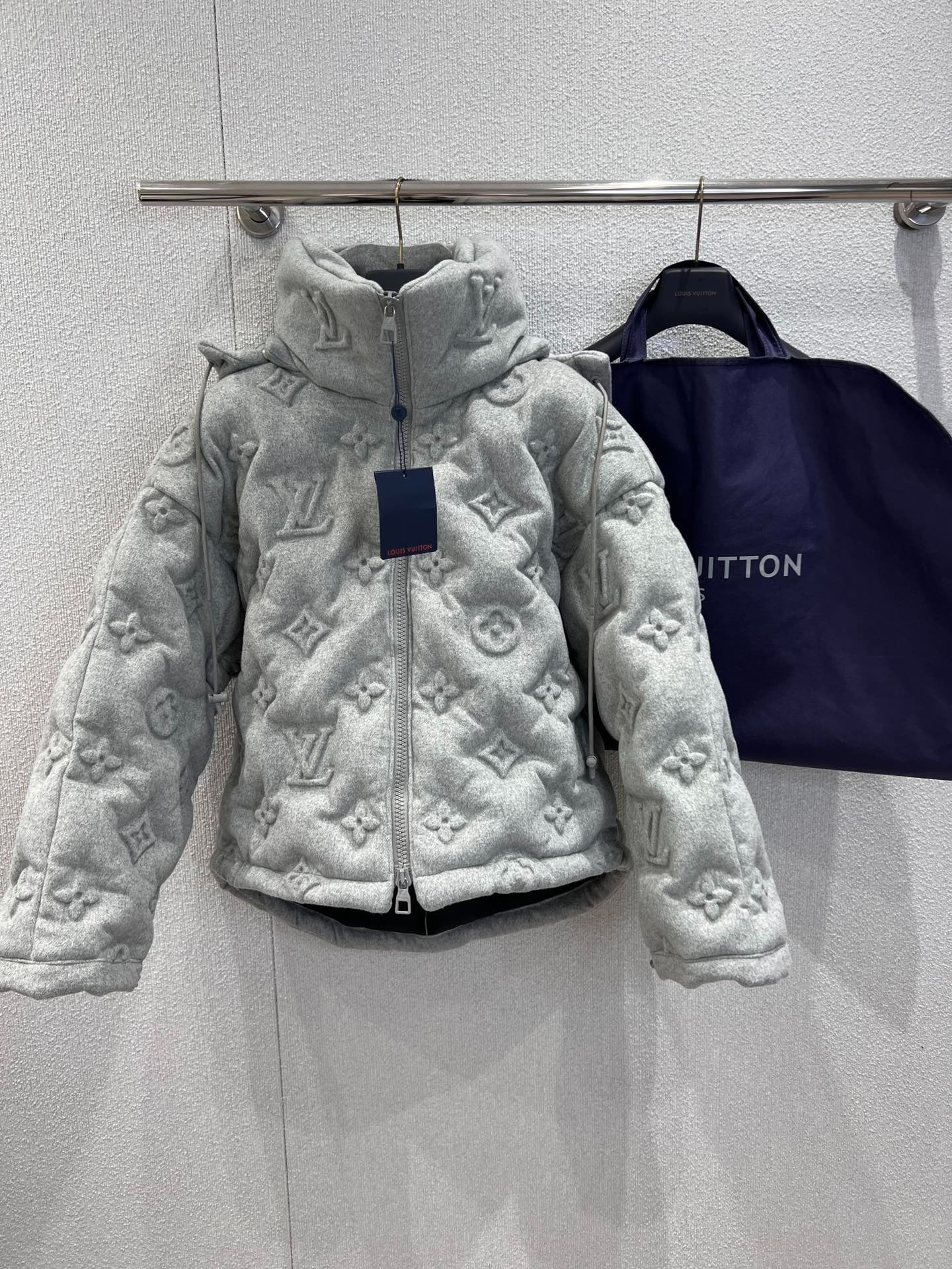 루이비통 25FW 신상 클래식 후드 패딩