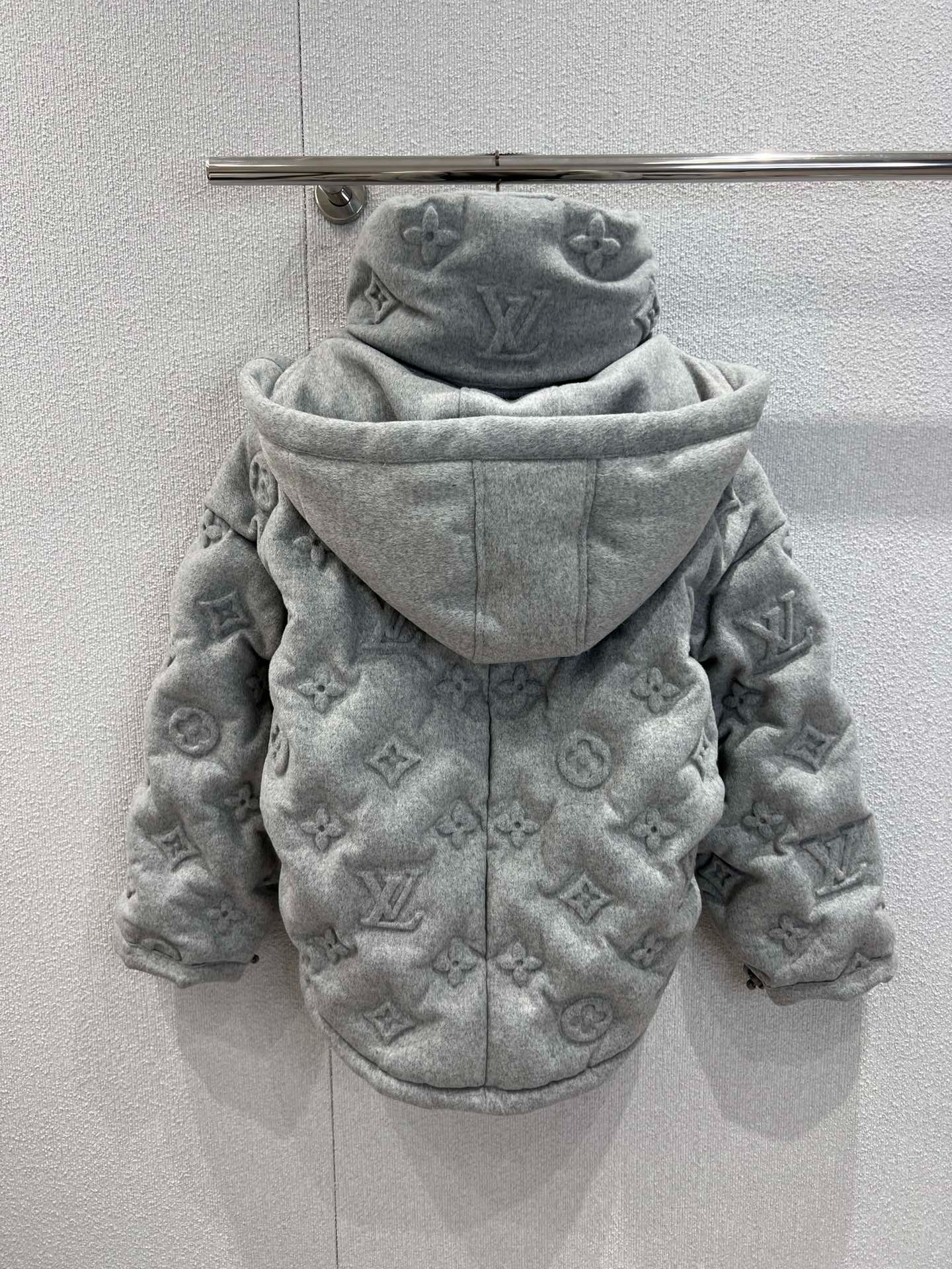 루이비통 25FW 신상 클래식 후드 패딩