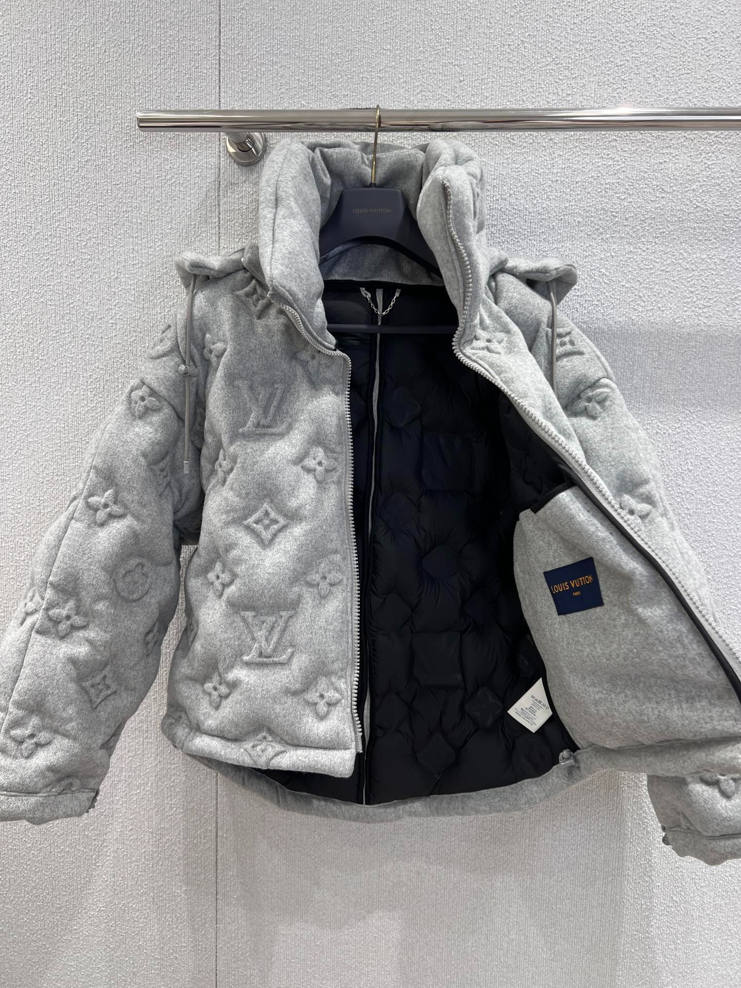 루이비통 25FW 신상 클래식 후드 패딩