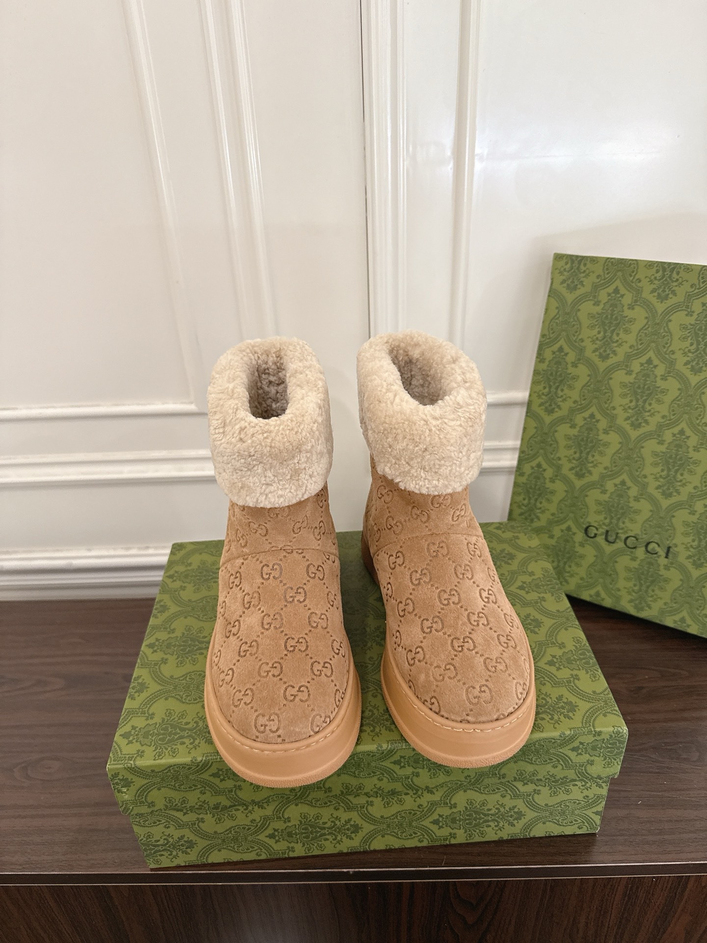 구찌 신상 양털 앵클부츠