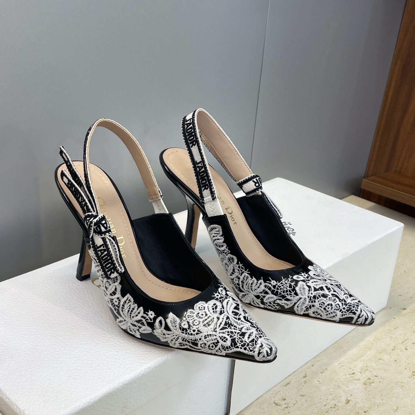 디올 26 스트랩 백 샌들