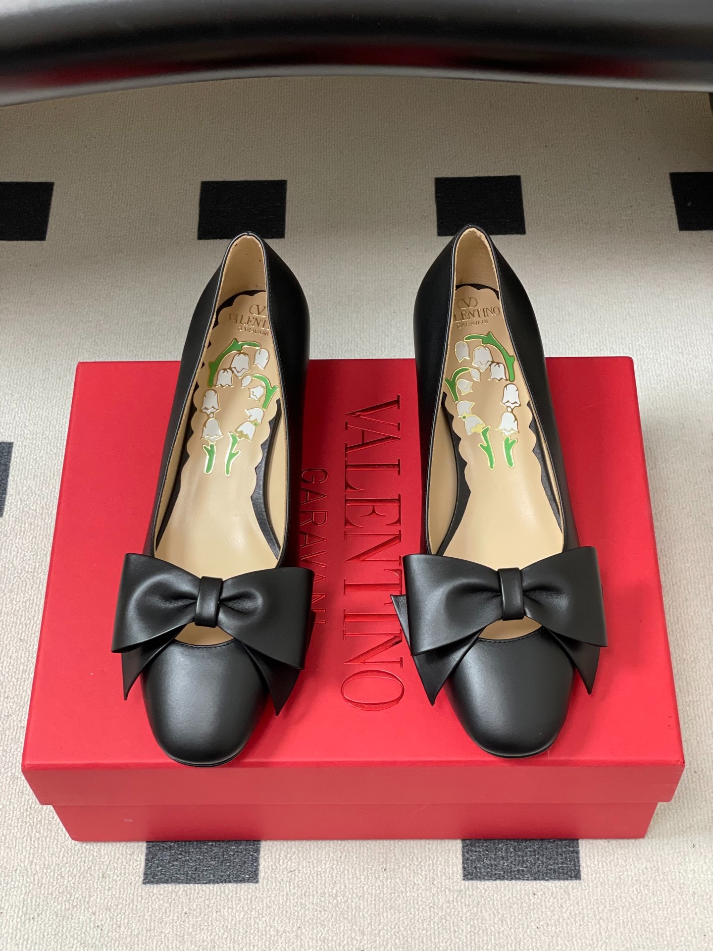 발렌티노 리본 스퀘어 단화