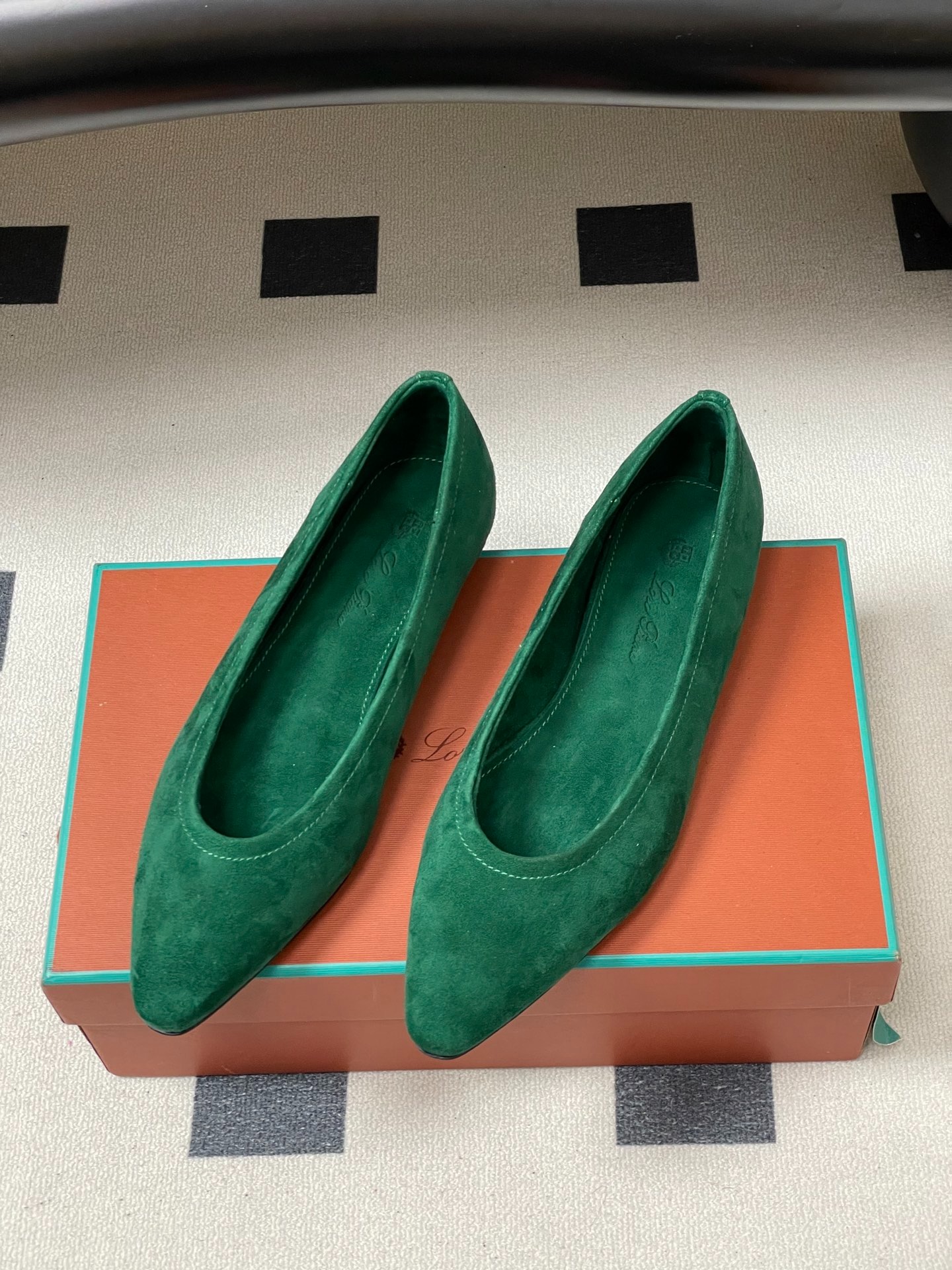 로로피아나 26s 신상 프리물라 플랫 스웨이드 단화