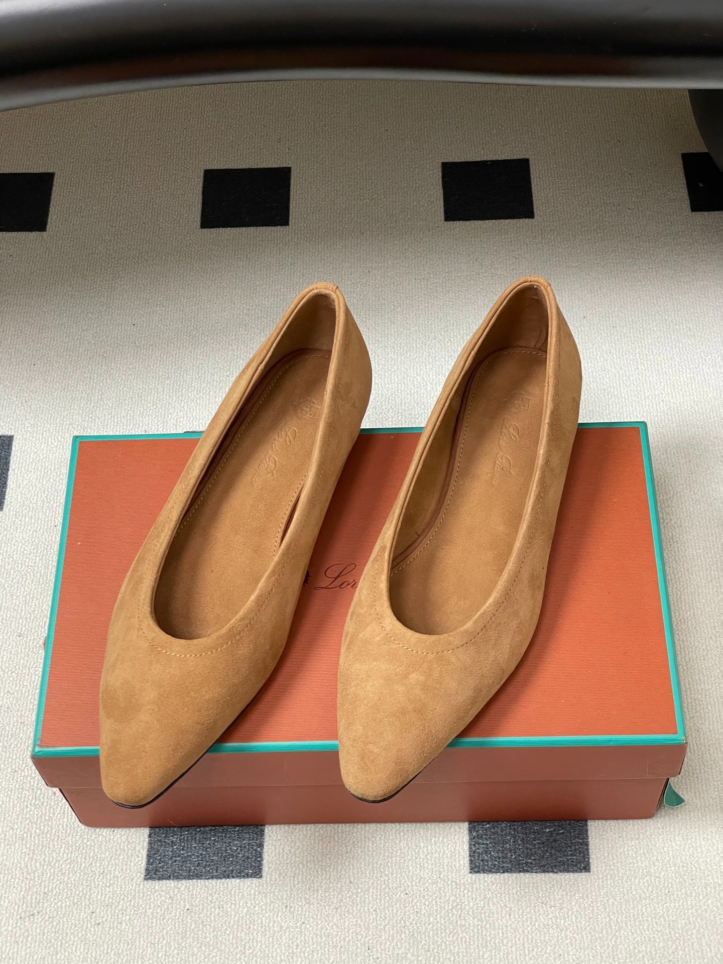 로로피아나 26s 신상 프리물라 플랫 스웨이드 단화