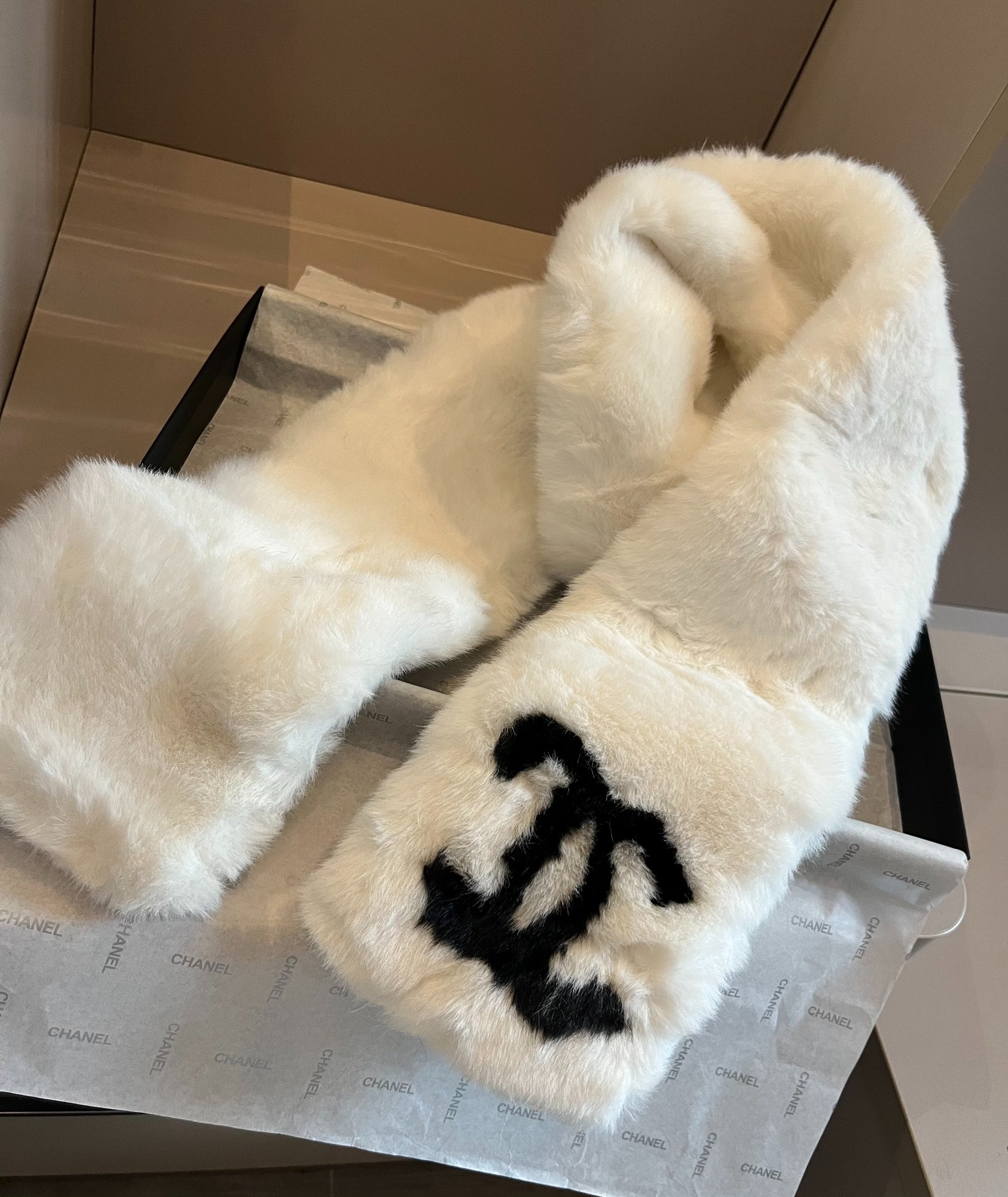 샤넬 롱 래빗 퍼 머플러