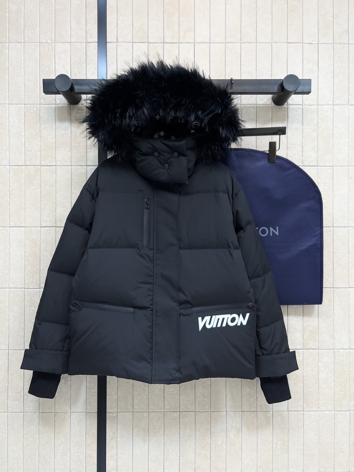 루이비통 신상 후드 하이넥 다운