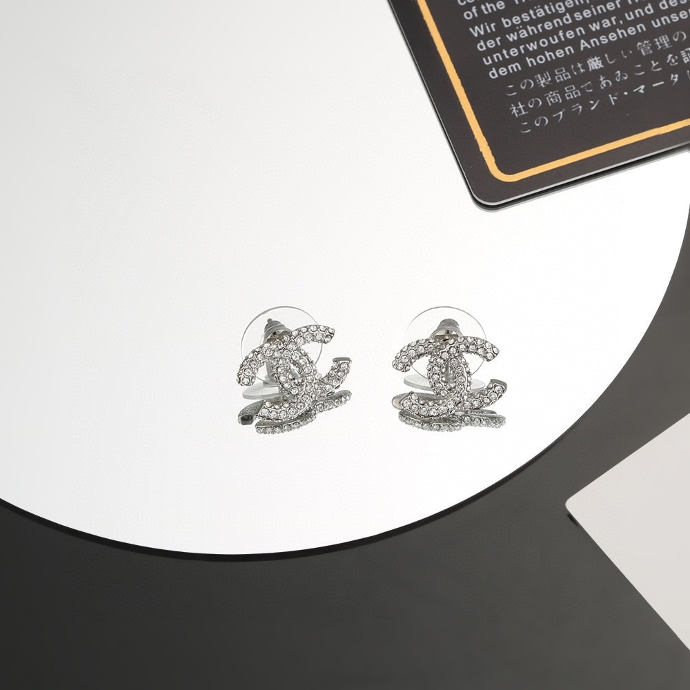샤넬 CC 로고 크리스탈 귀걸이 이어링 - 매장베스트셀러