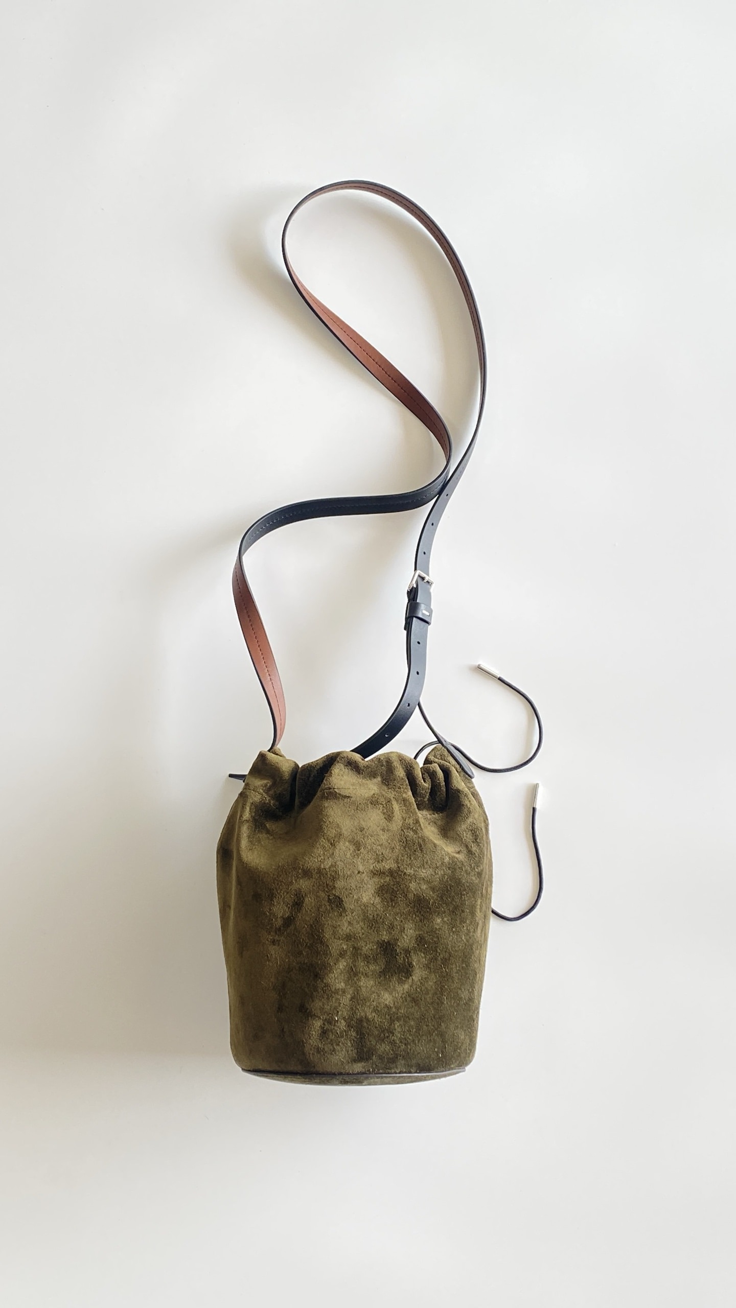 메종마르지엘라 신상 드로스트링 버킷백