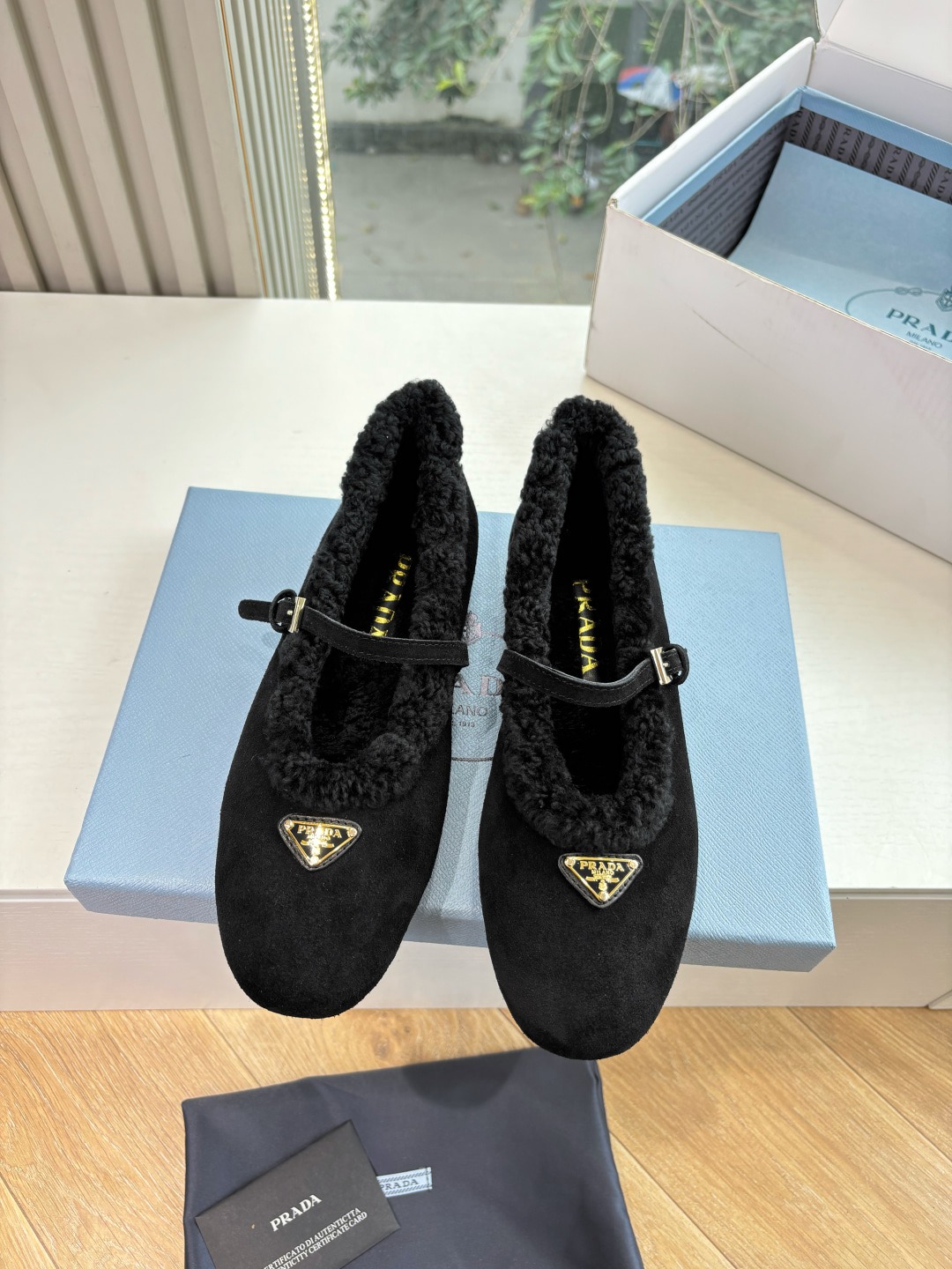 프라다 25 신상 메리제인 로퍼 단화