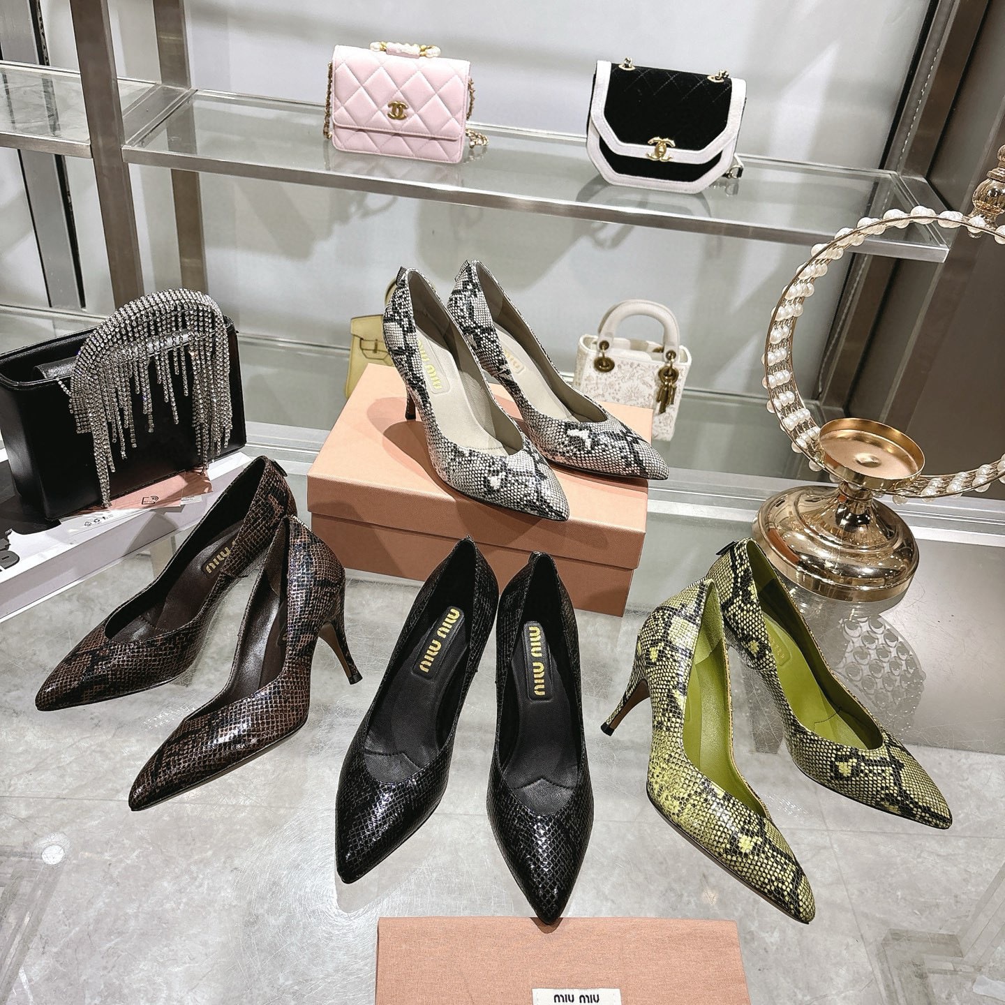 미우미우 26 신상 스틸레토 펌프스