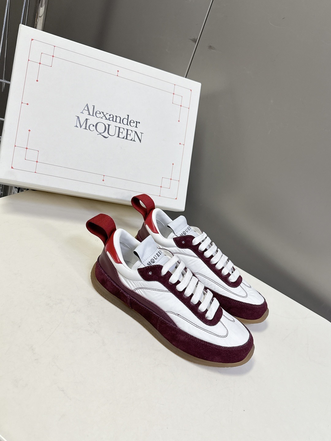 알로산더맥퀸 ec1 스니커즈