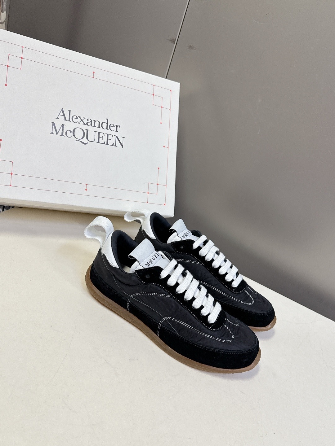 알로산더맥퀸 ec1 스니커즈