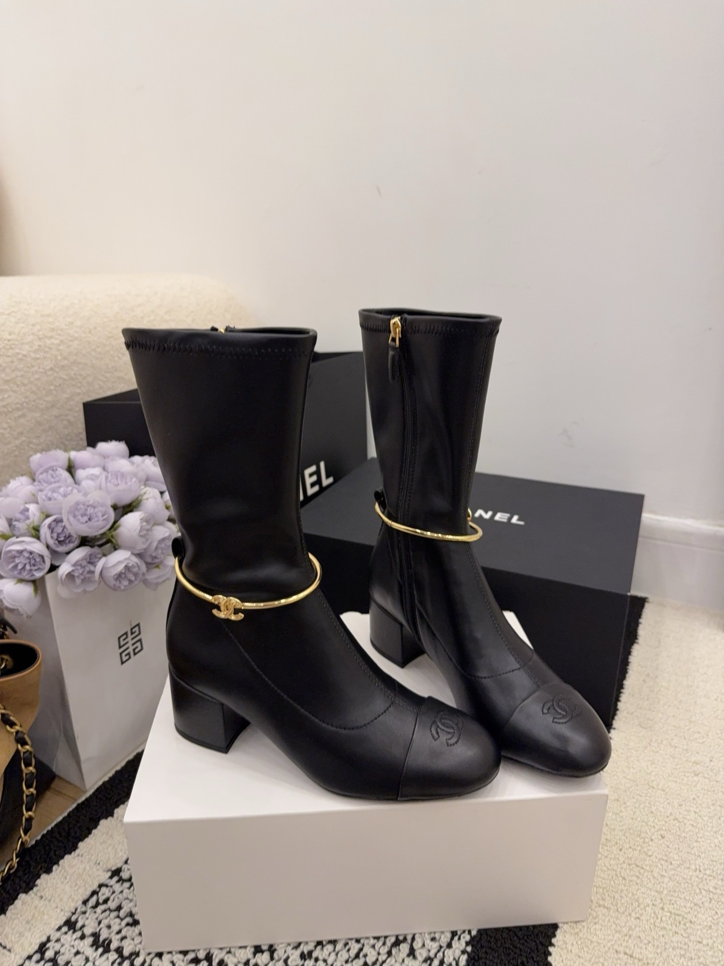 샤넬 26 신상 통굽 앵클부츠