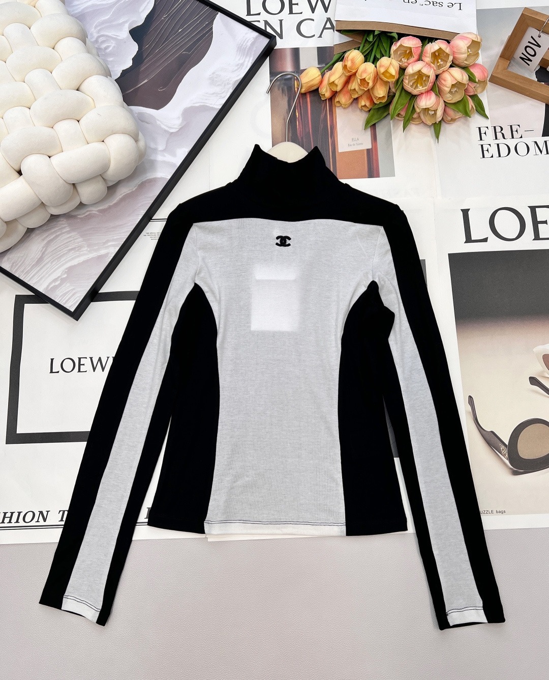 샤넬 2025 신상 배색 로고 터틀넥