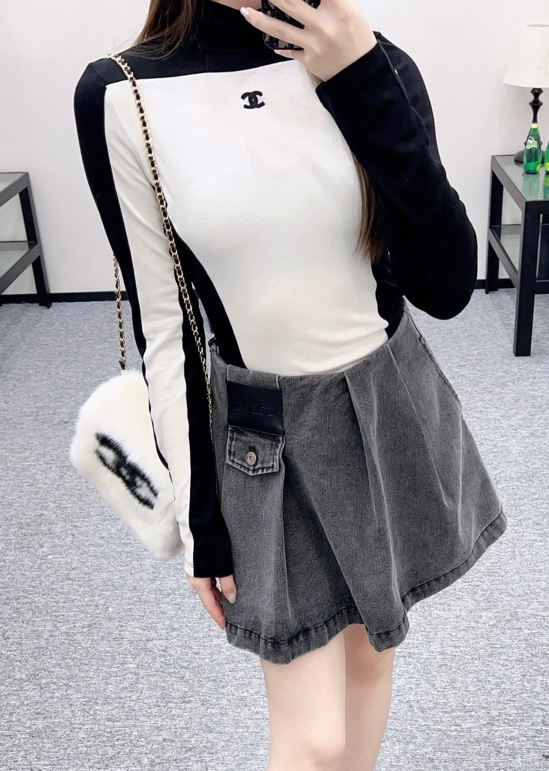 샤넬 2025 신상 배색 로고 터틀넥