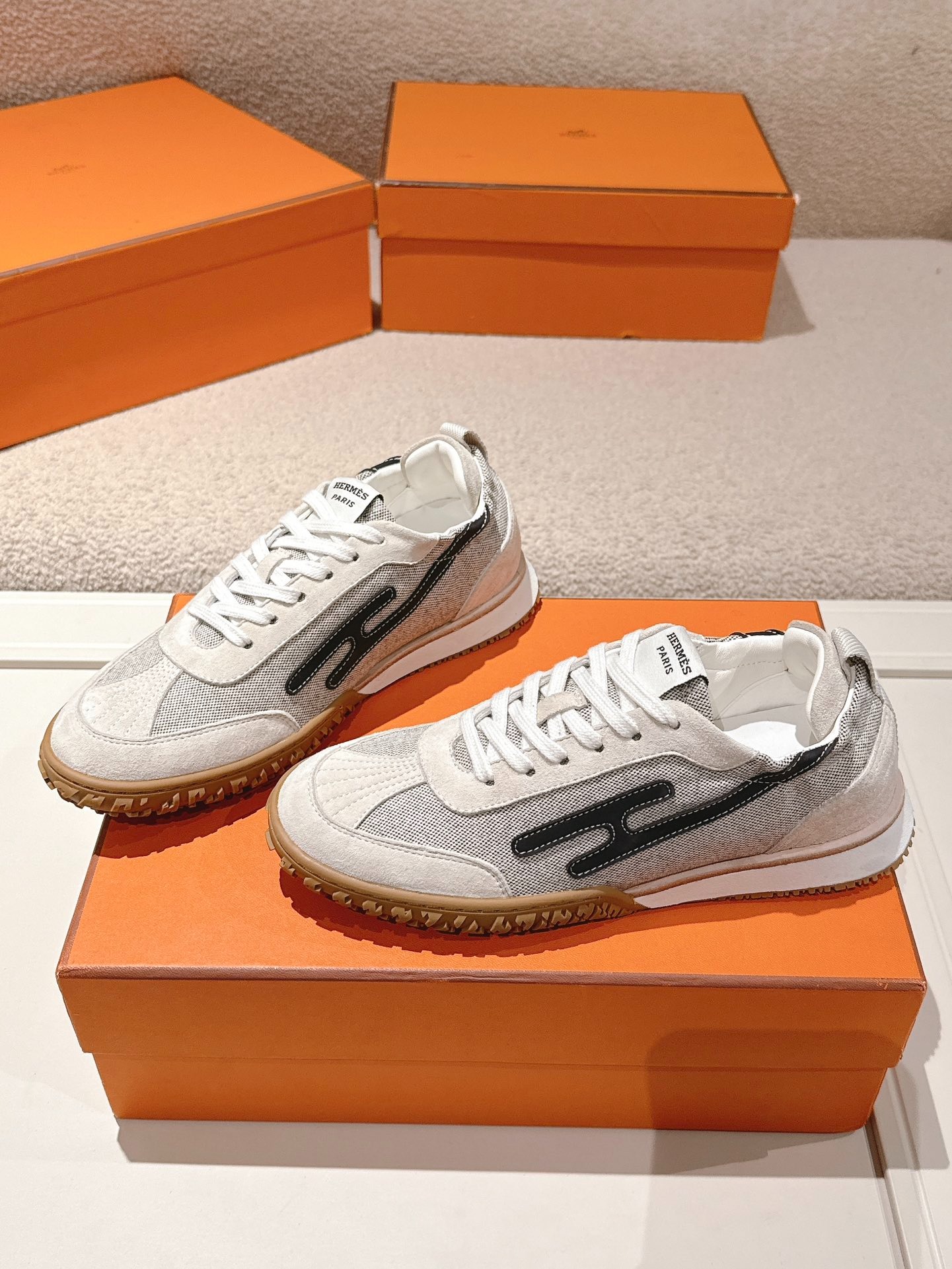 에르메스 스웨이드 스니커즈