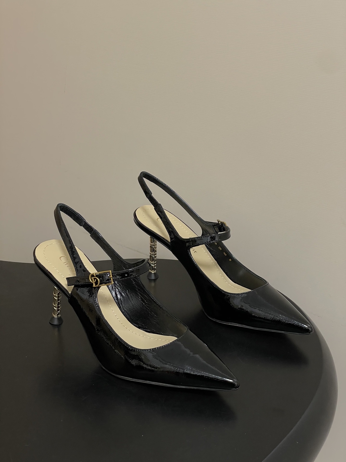 디올 26ss 신상 디디콘 슬링백 힐