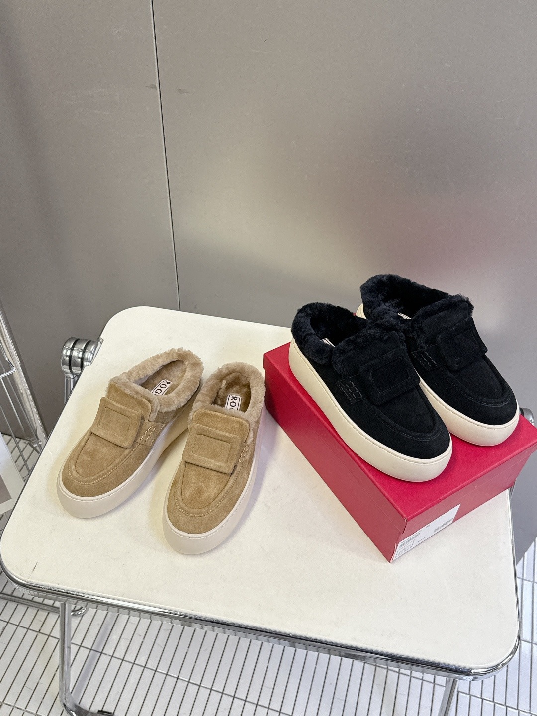 로저비비에 신상 벨크로 통굽 털부츠