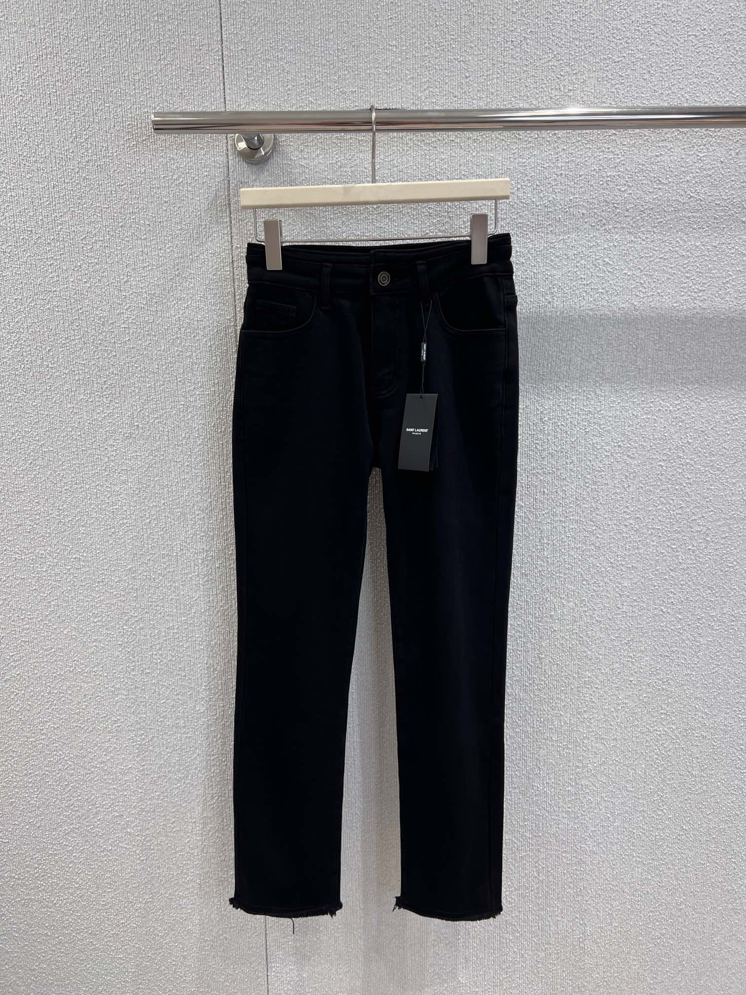 입생로랑 신상 레터링 자수 스판 데님 팬츠