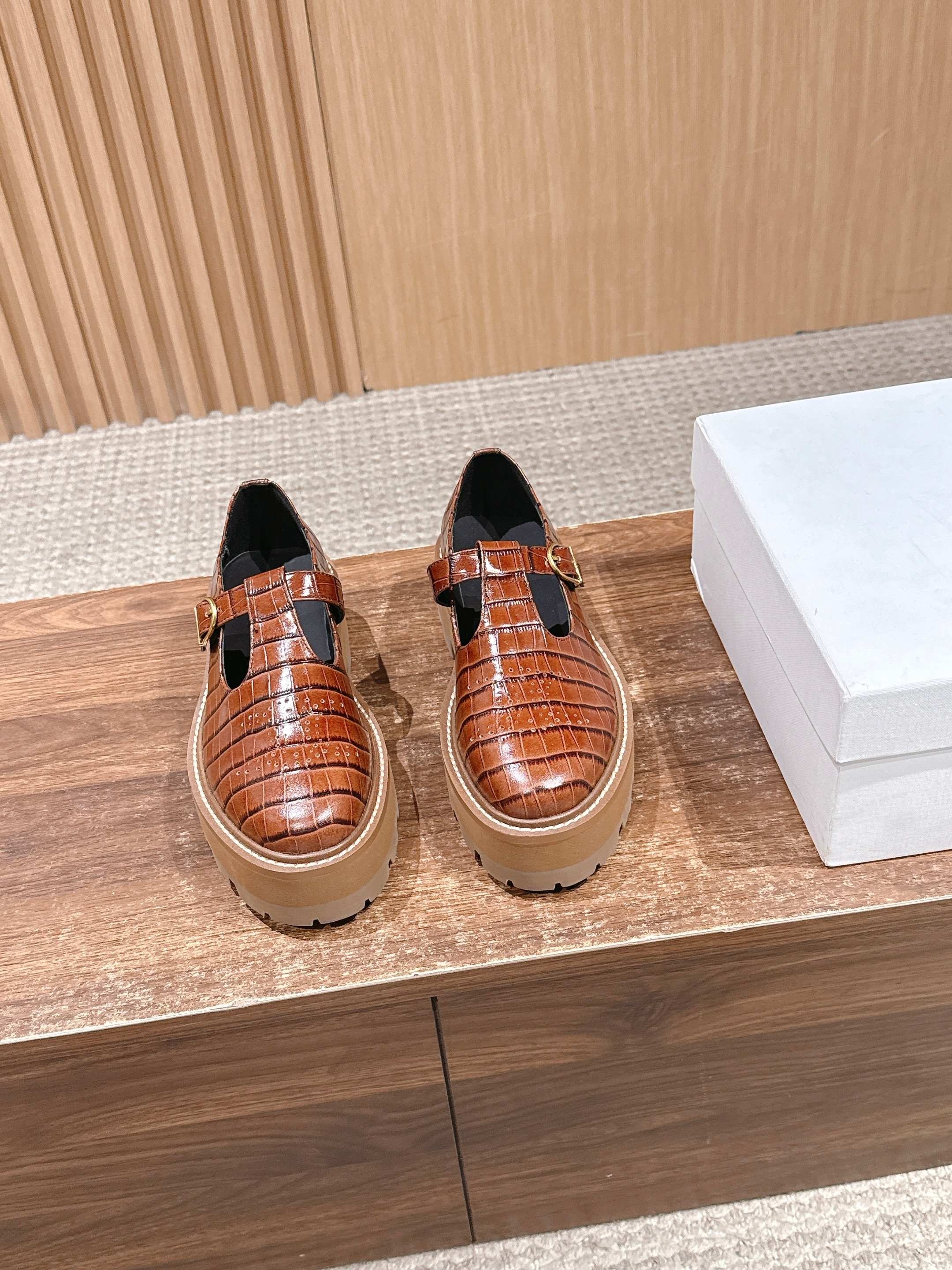 셀린느 클래식 뮬러 메리제인 로퍼