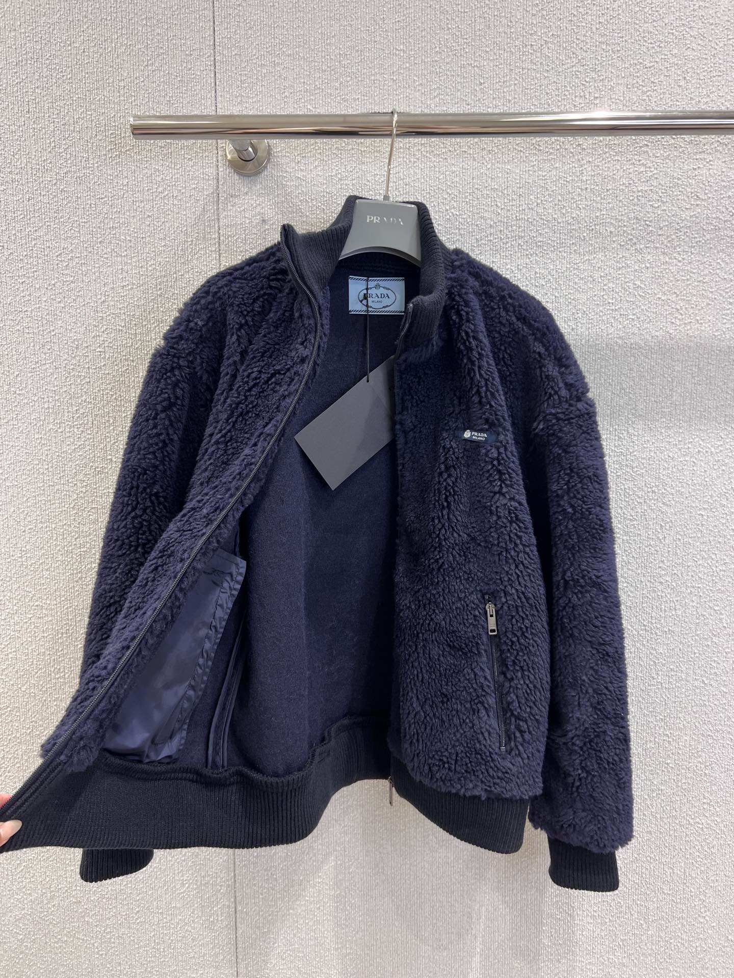 프라다 25FW 신상 하이넥 울 폴라폴리스 집업