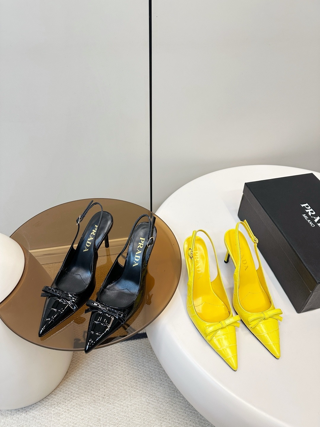 프라다 리본 힐 샌들