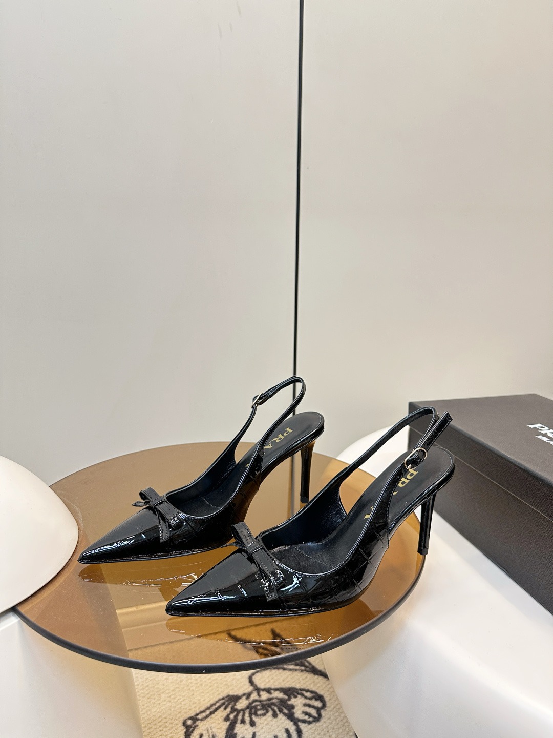 프라다 리본 힐 샌들