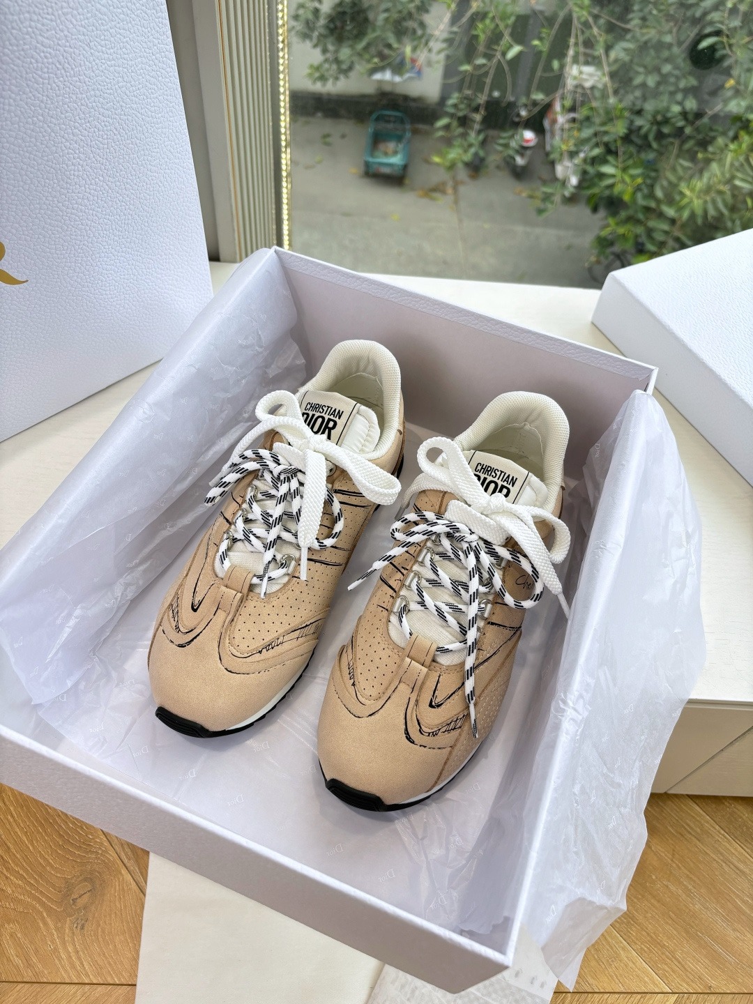 디올 드로잉 슈즈 아르간 운동화