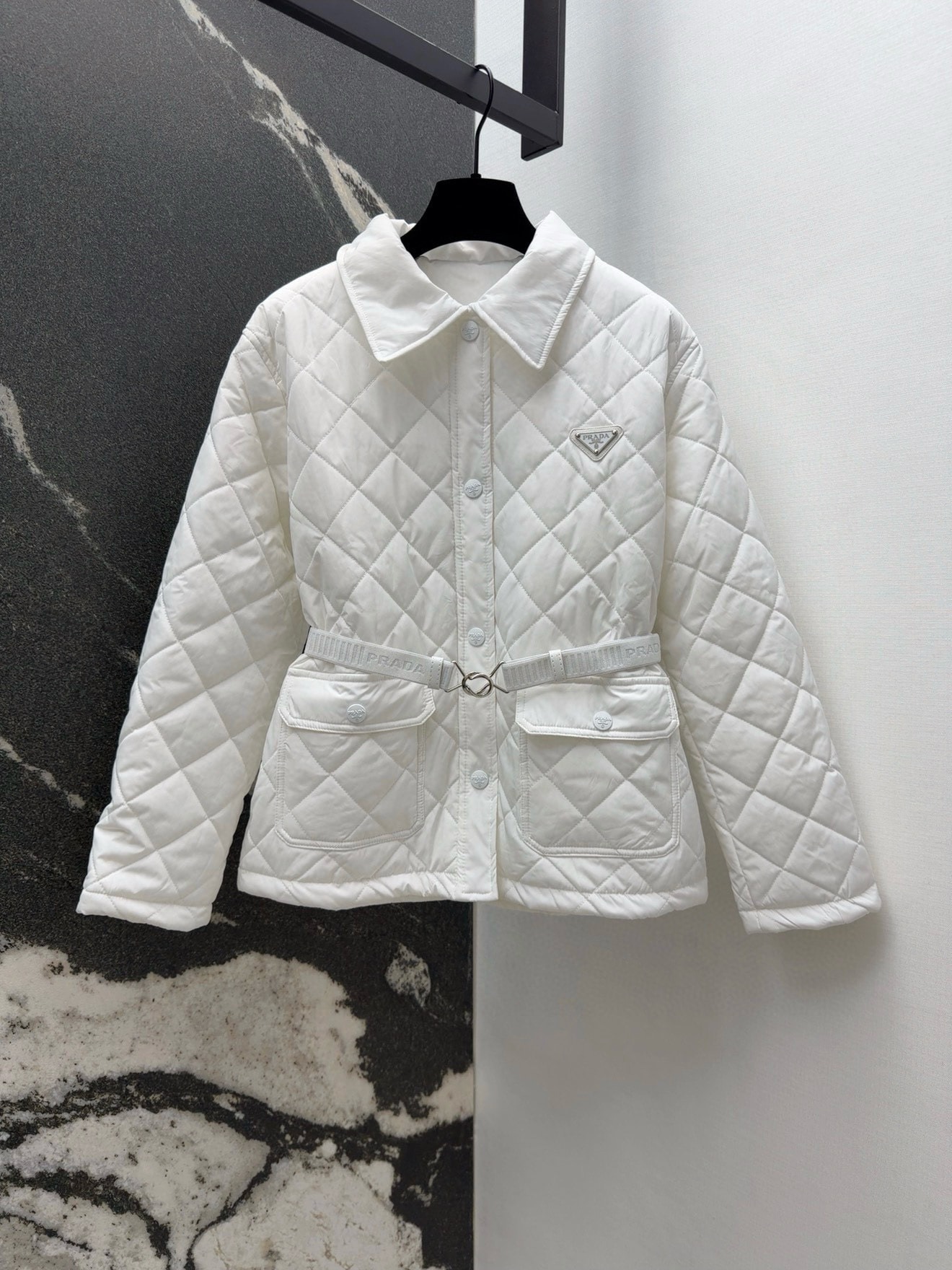 프라다 25 신상 다이아몬드 퀼팅 점퍼