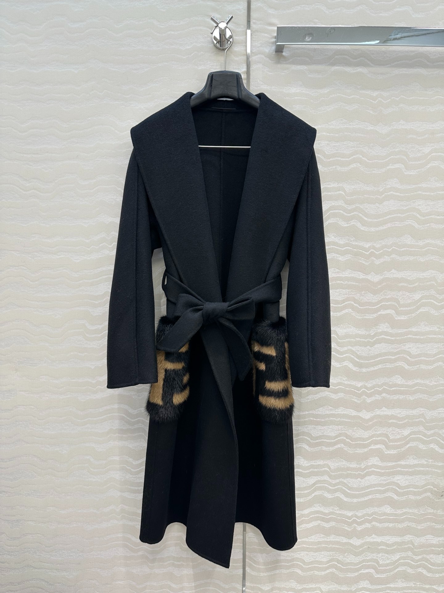 펜디 클래식 밍크 퍼 포켓 캐시미어 코트